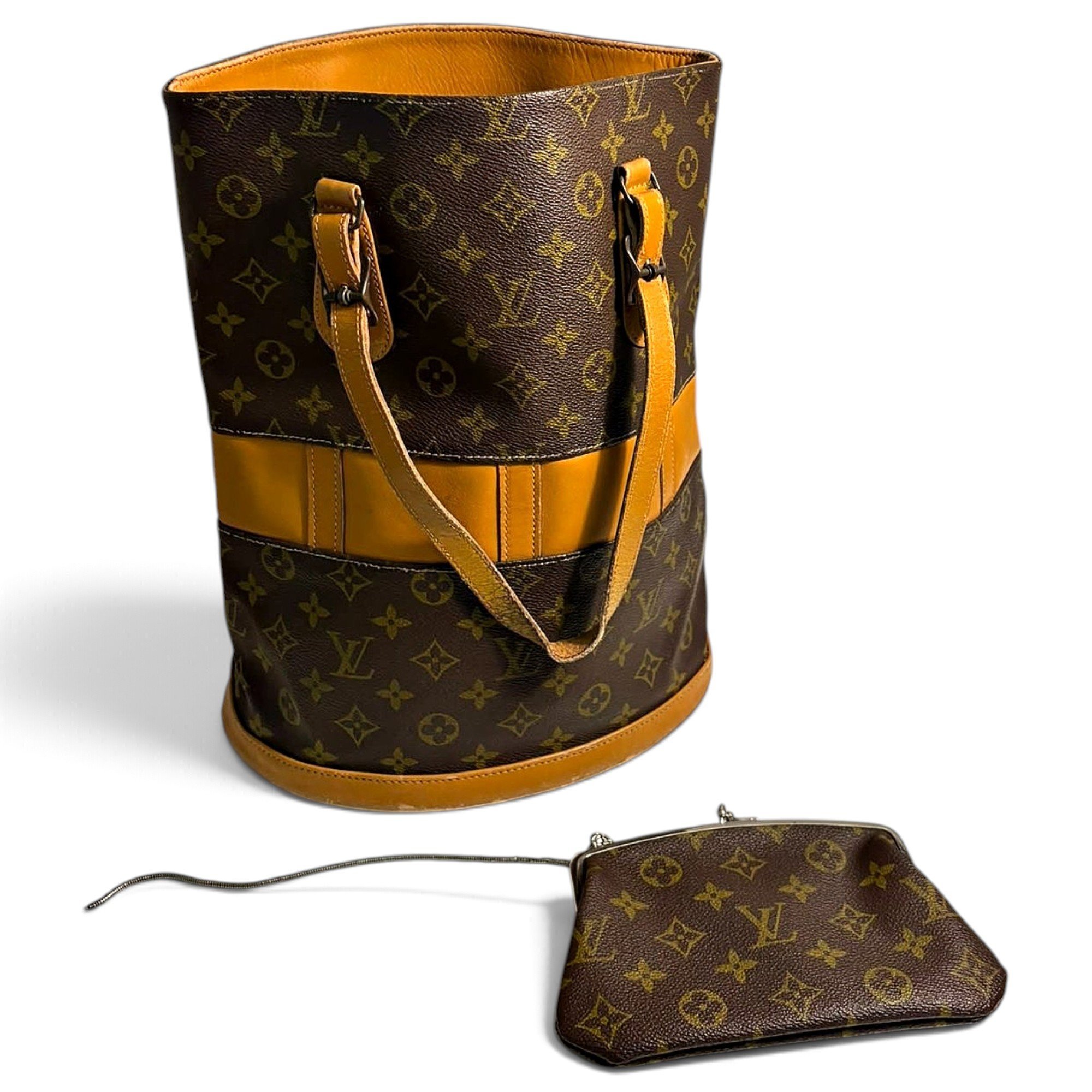 Bucket leather bag