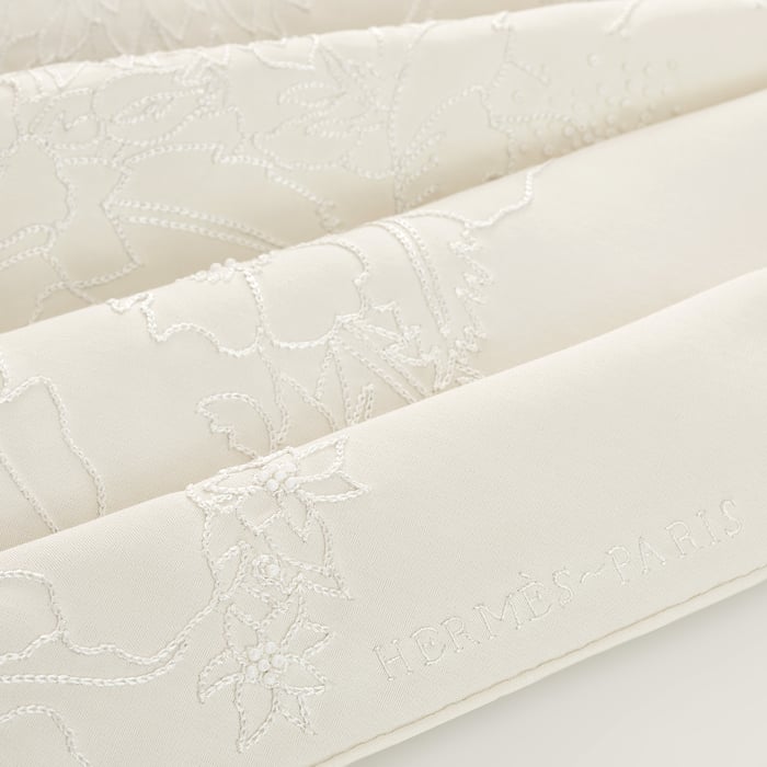 Ivoire Robe Legere Exceptional Embroidered Triangle