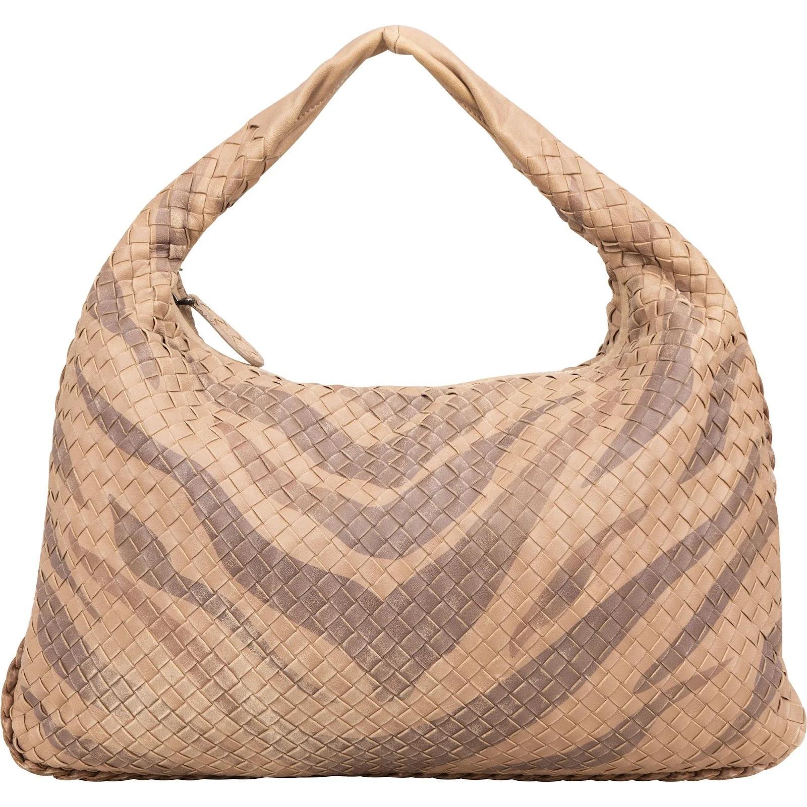Veneta leather handbag