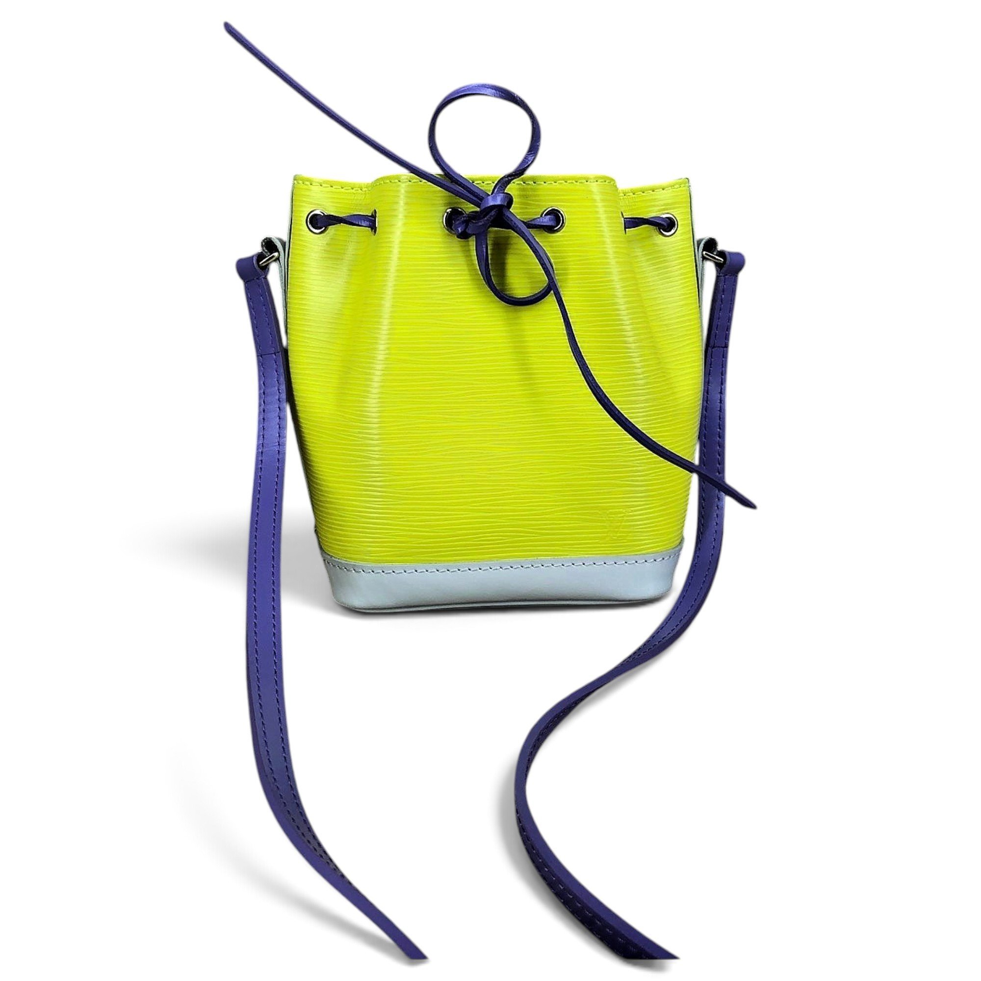 Nano Noé leather handbag