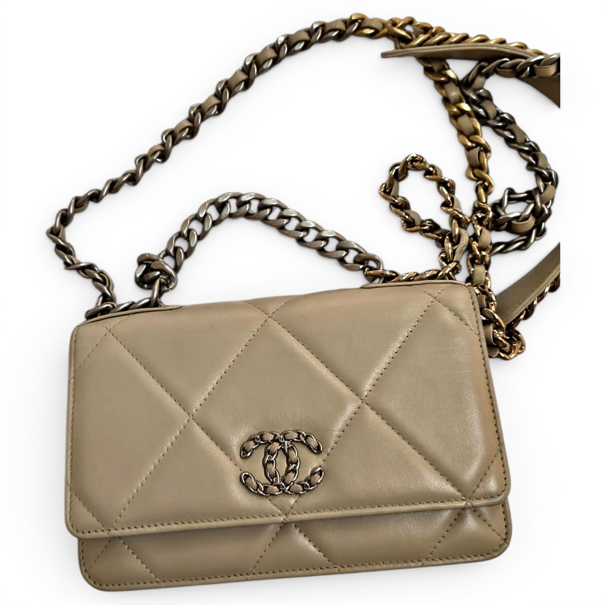 Chanel 19 leather handbag