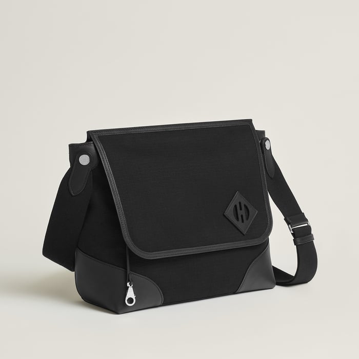 Noir Allback Messenger Bag