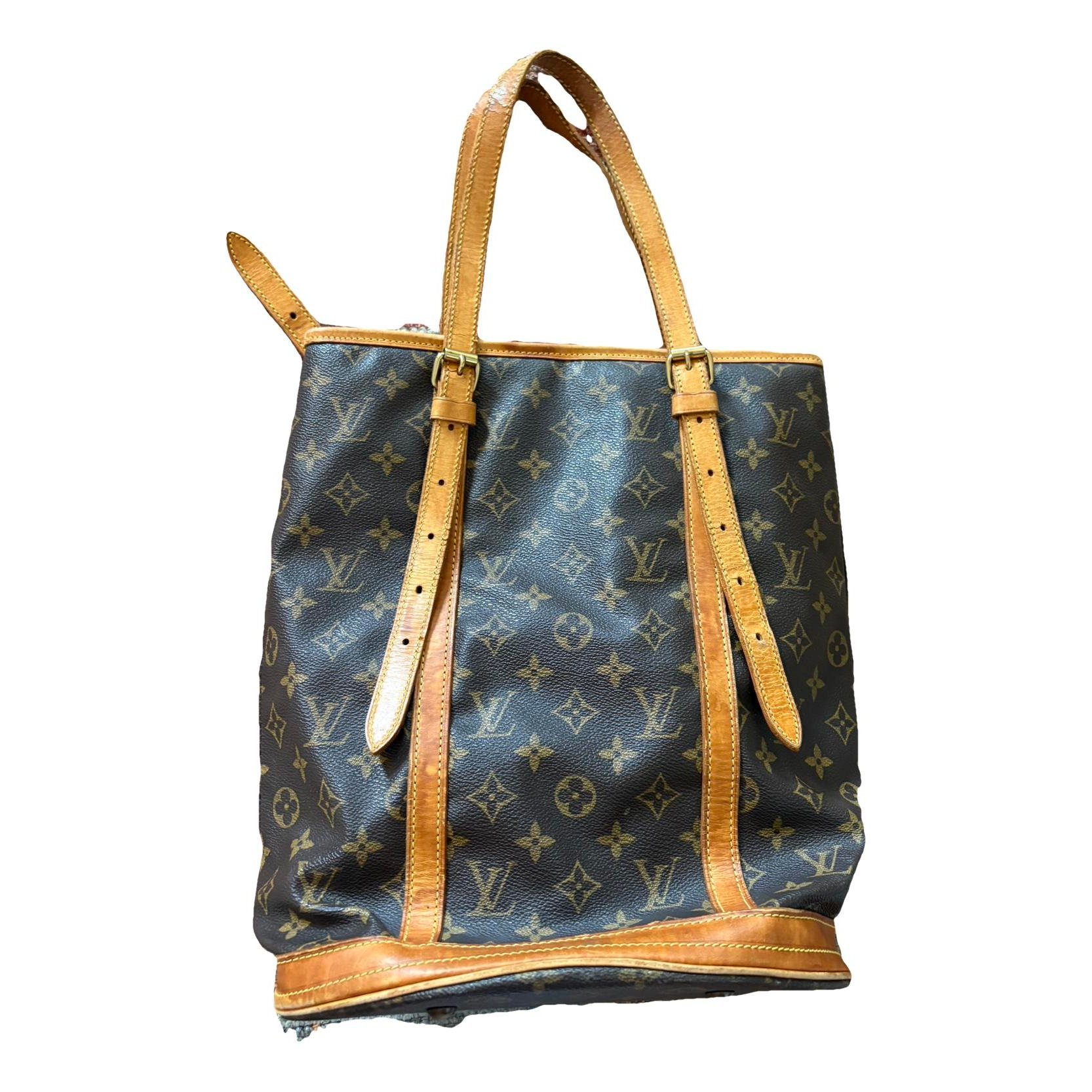 Bucket leather handbag