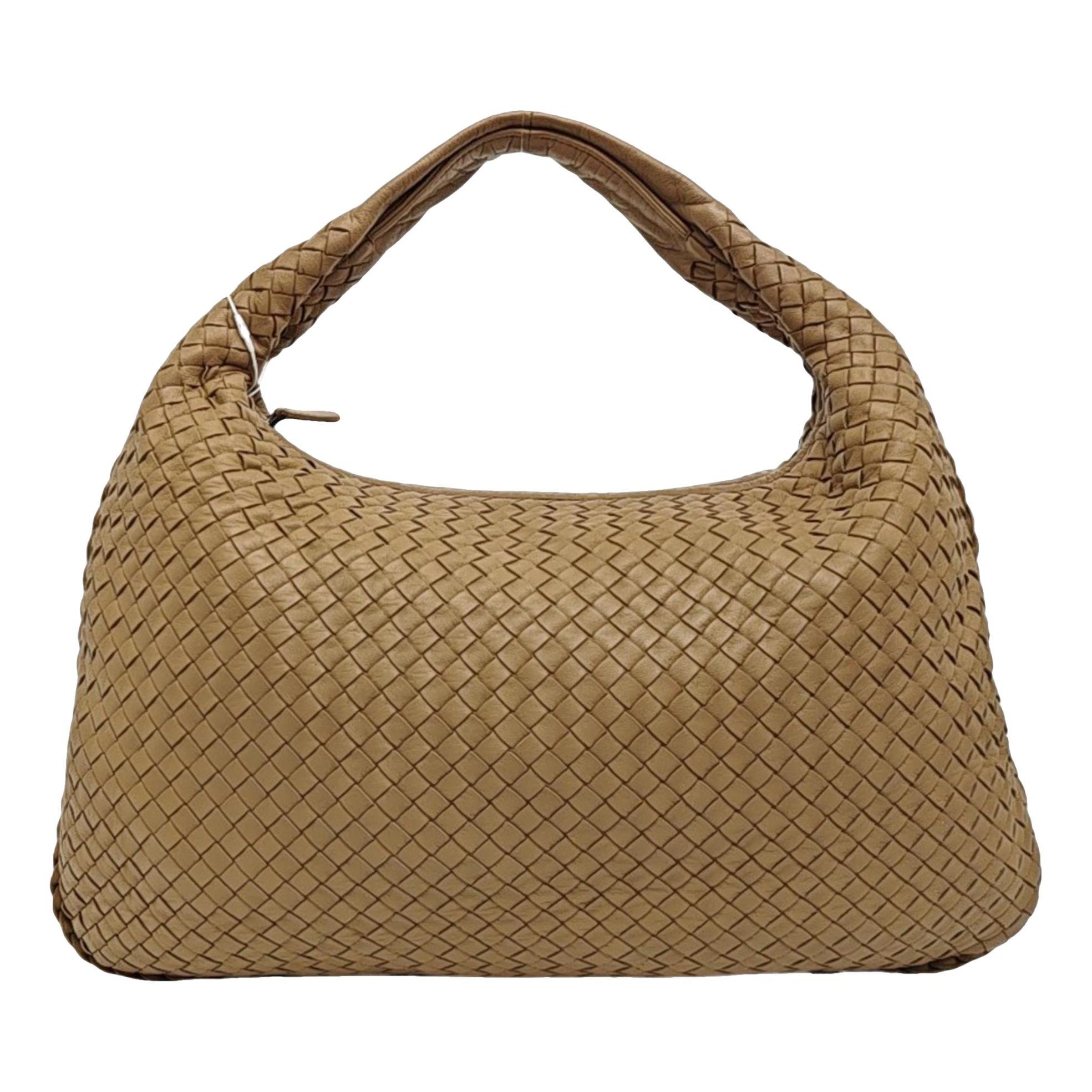 Veneta leather handbag