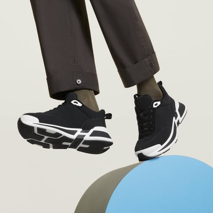 Noir Heros Sneaker