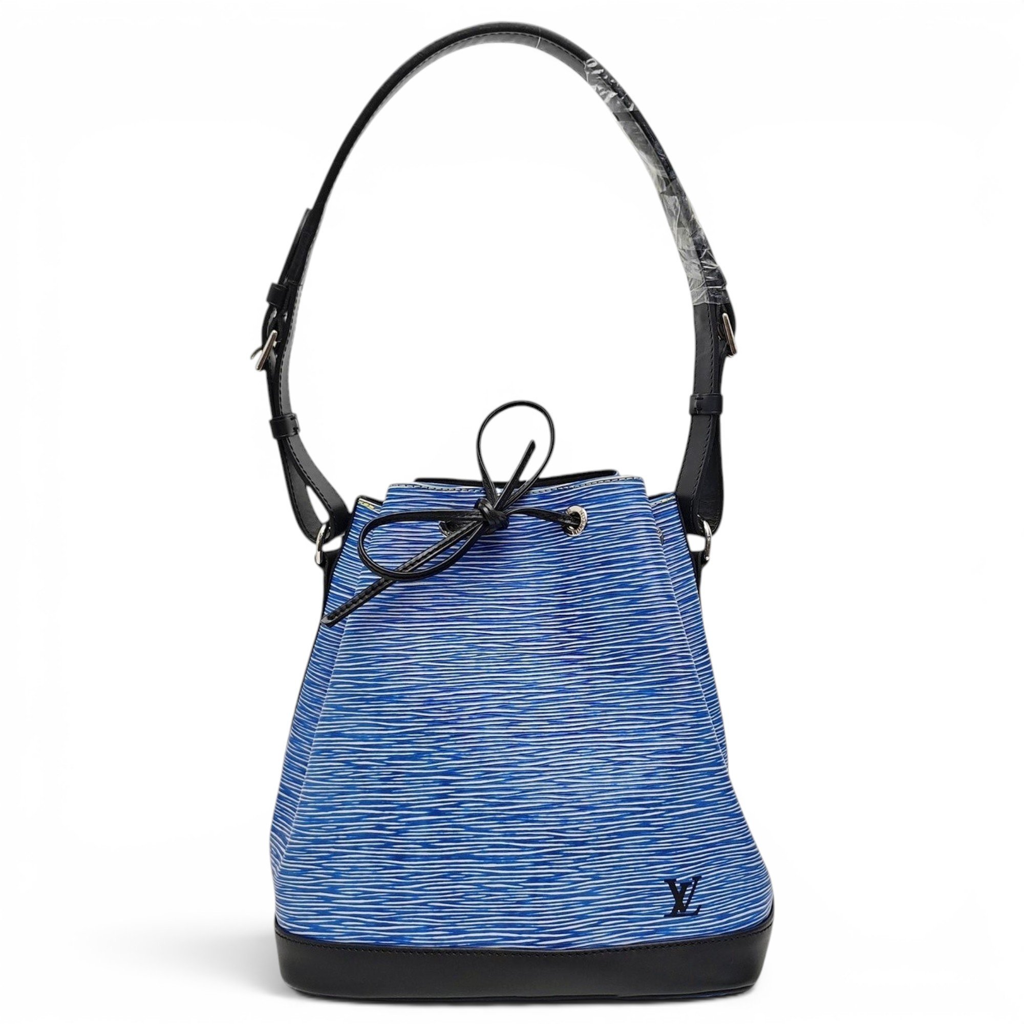 Nano Noé leather handbag