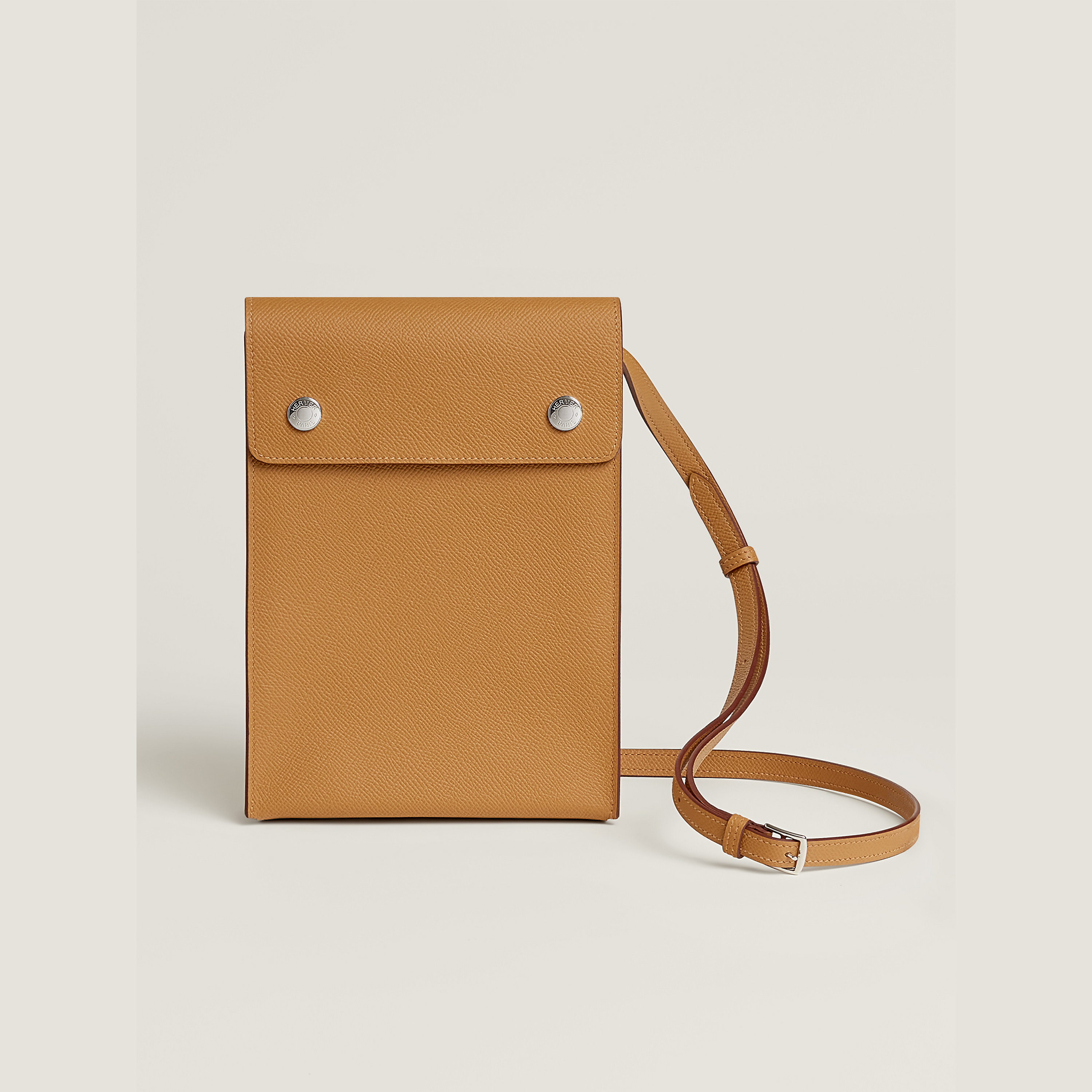 Hermèsnap Vertical To Go pouch