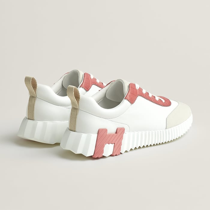 Bouncing Sneaker
