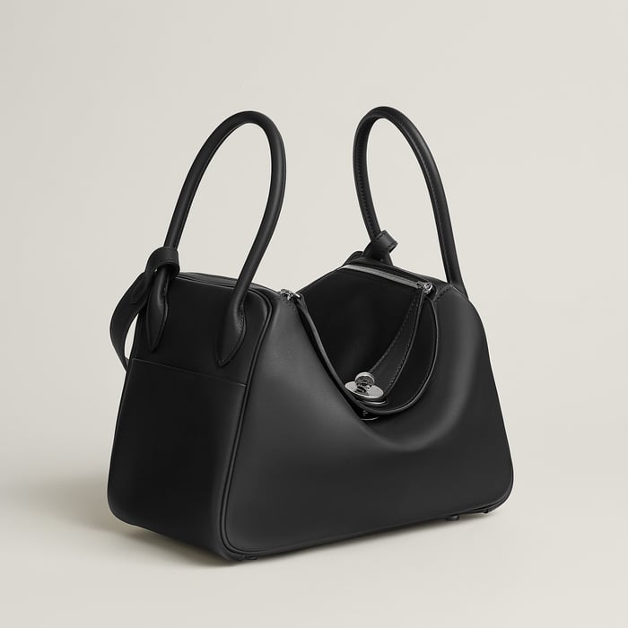 Noir Lindy 26 Bag