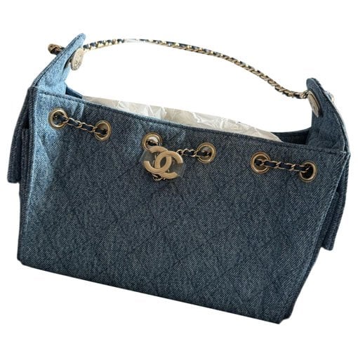 Chanel 25 tote