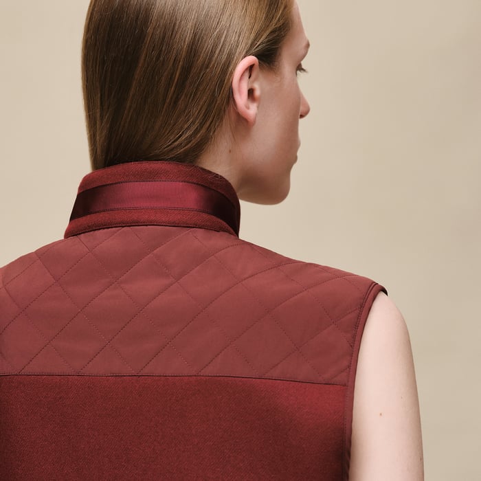 Rouge Carmin Mixed Materials Sleeveless Jacket