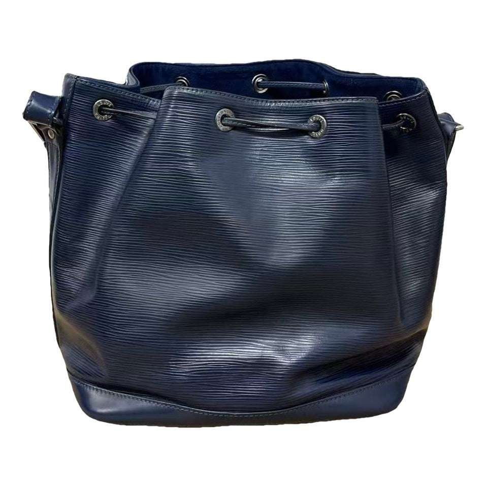 Nano Noé leather handbag
