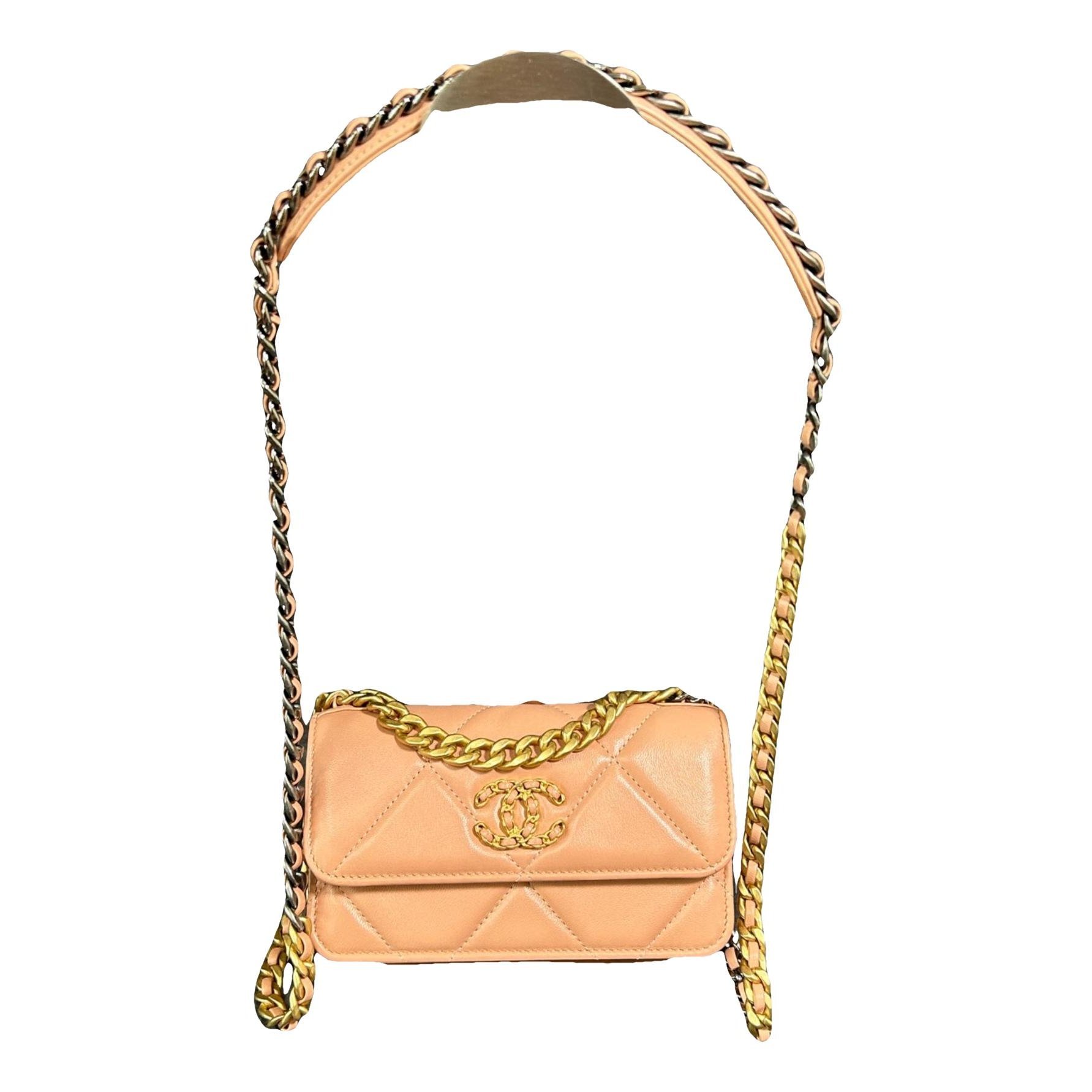 Wallet On Chain Chanel 19 leather handbag