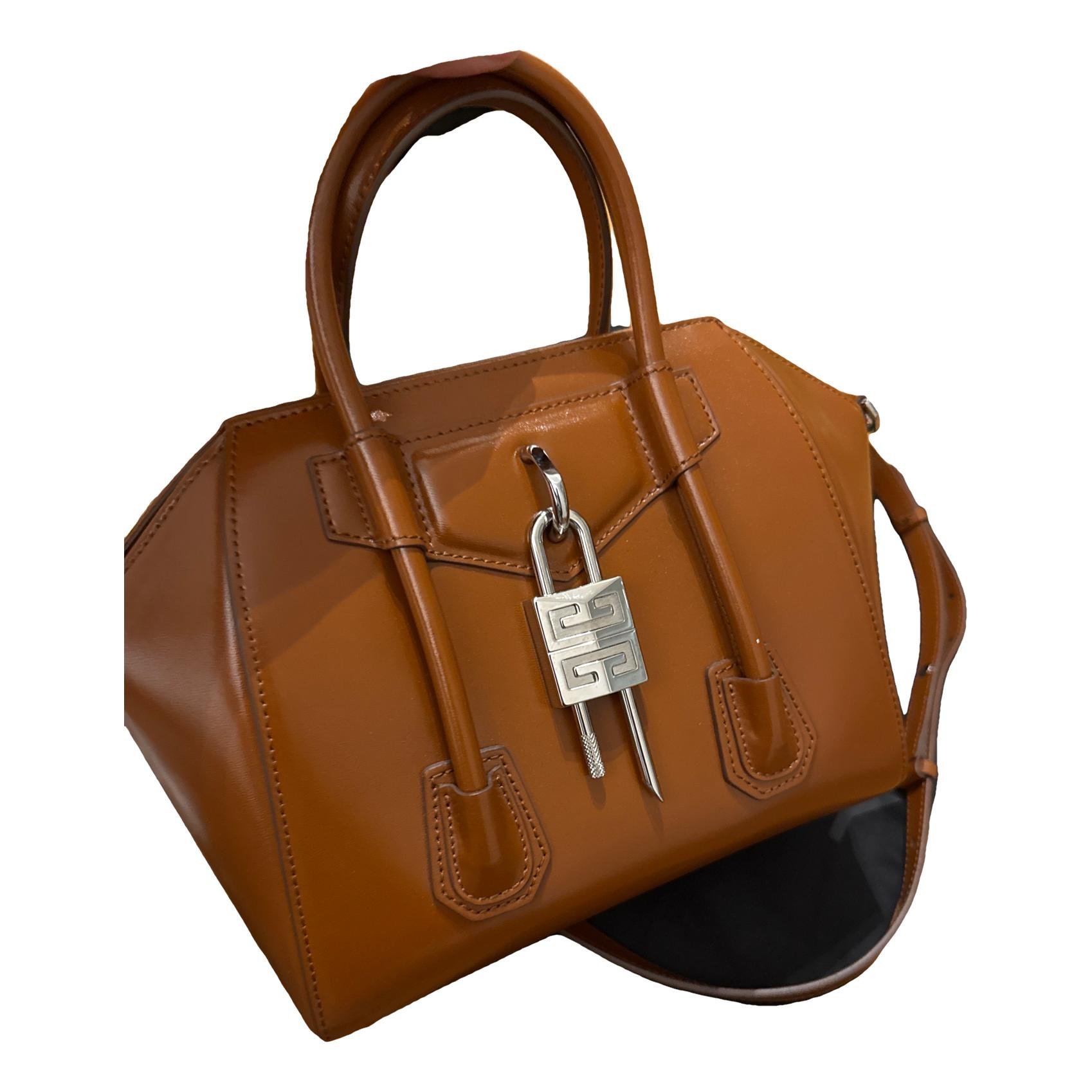 Antigona leather handbag