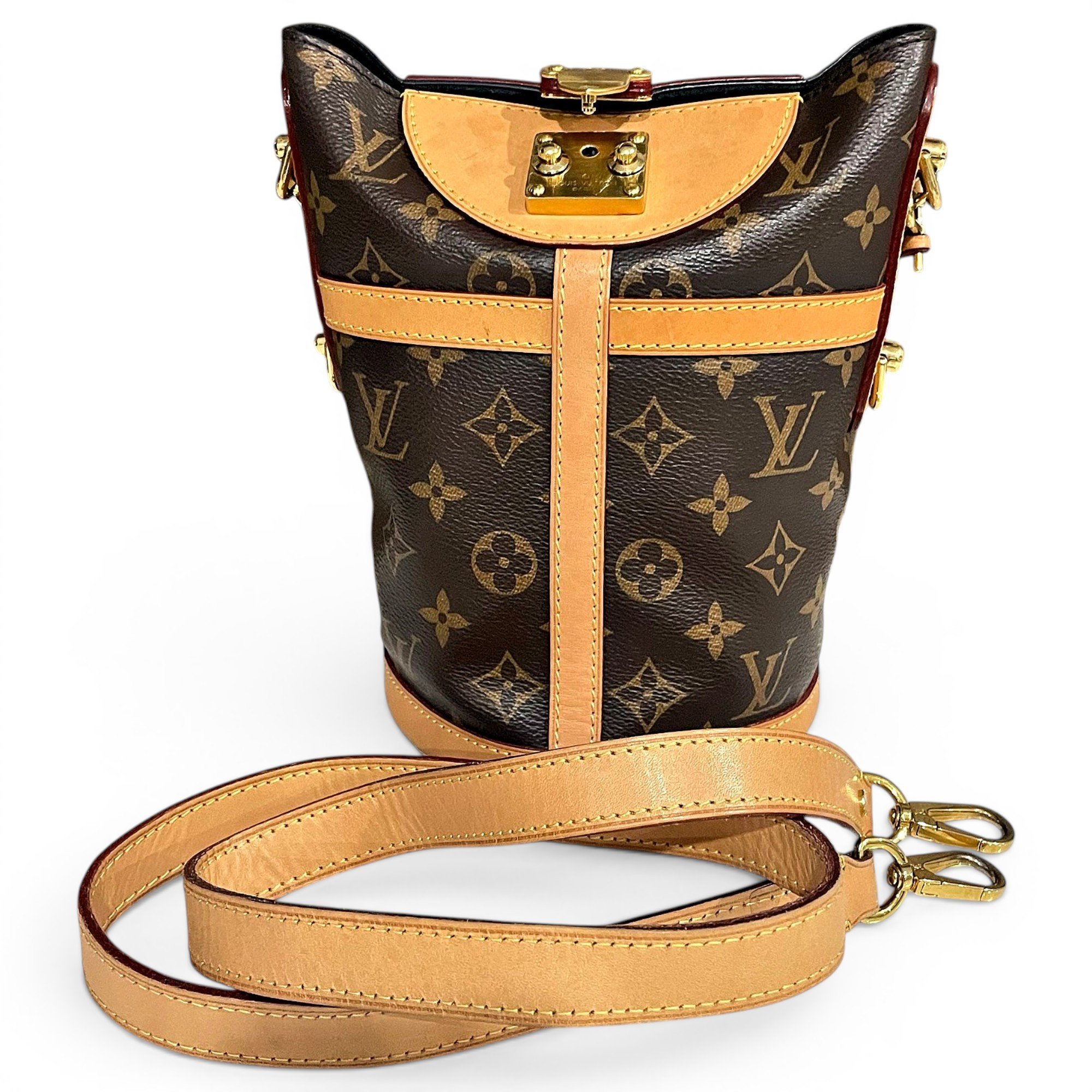 Duffle leather handbag