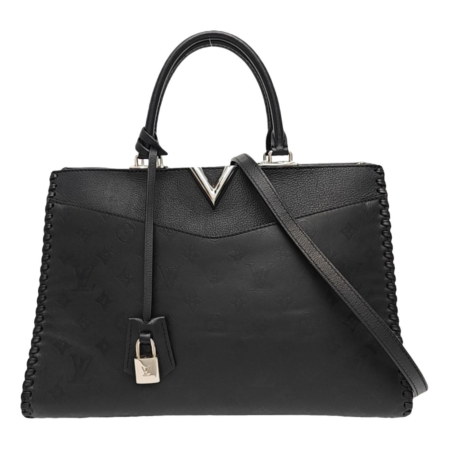 One Handle very leather handbag