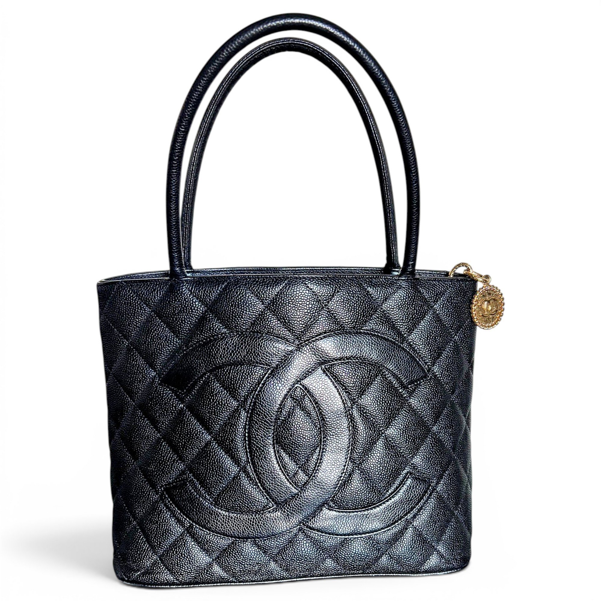 Médaillon leather tote