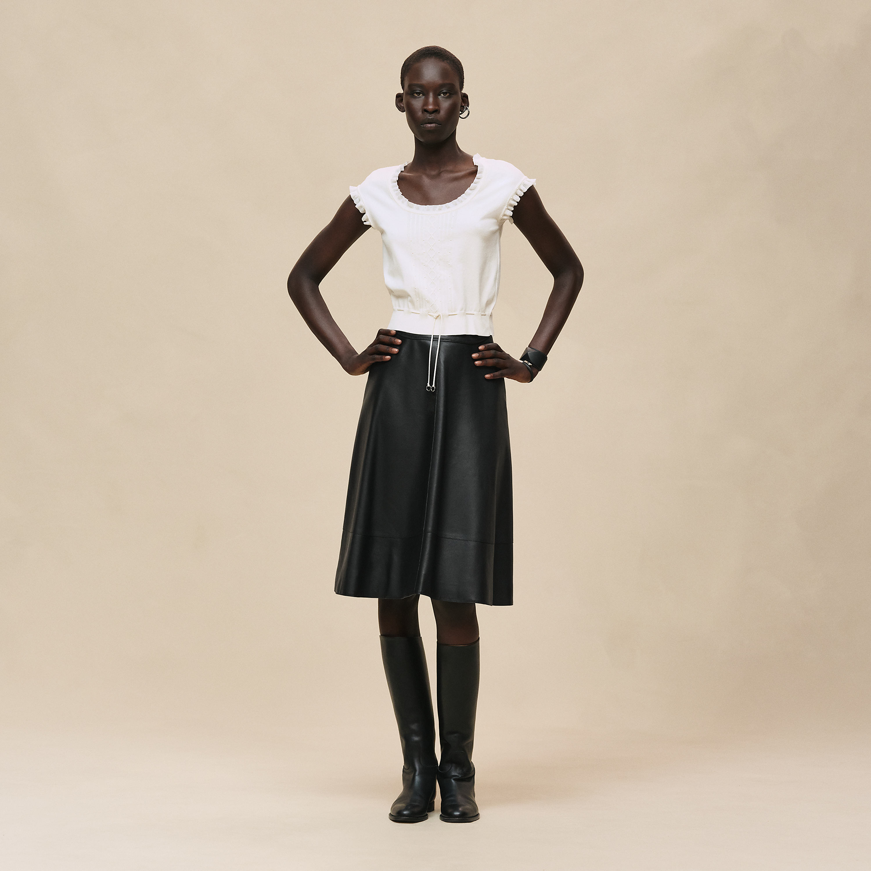 Short-sleeve sweater with ruffled details