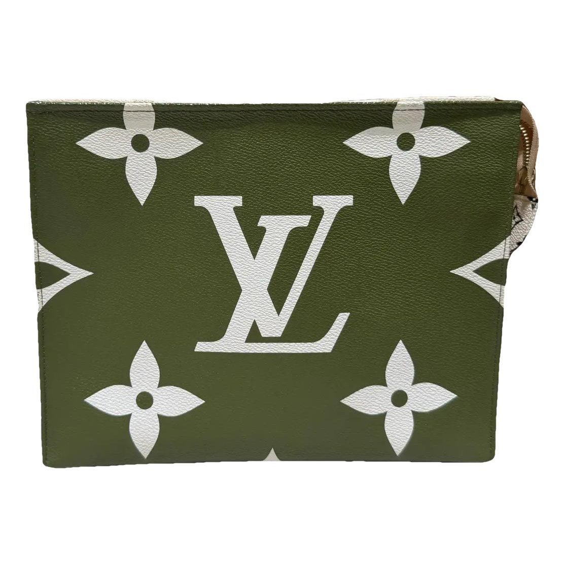 Vinyl clutch bag