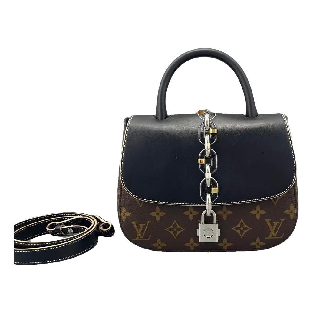 Chain It leather handbag