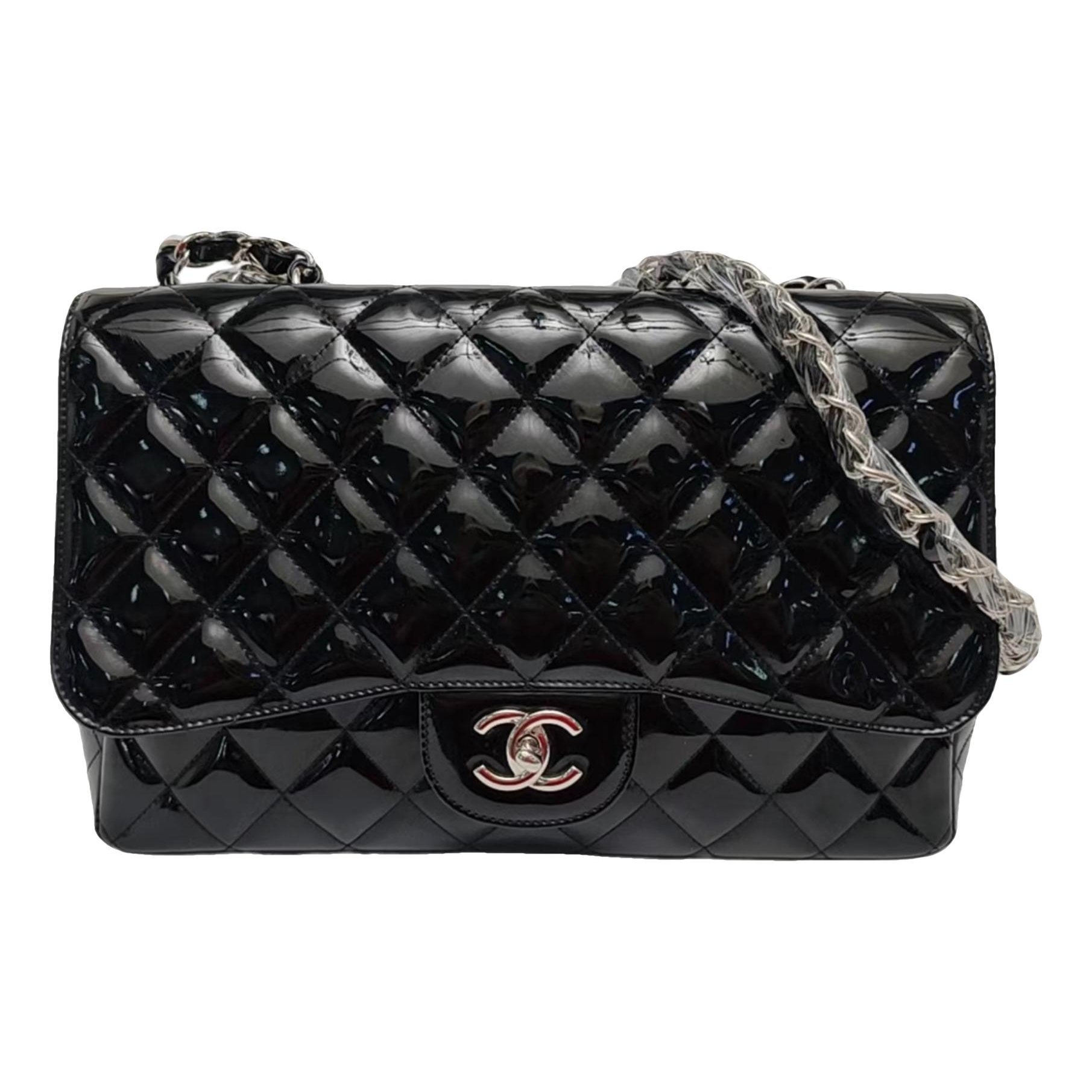 Timeless/Classique patent leather crossbody bag