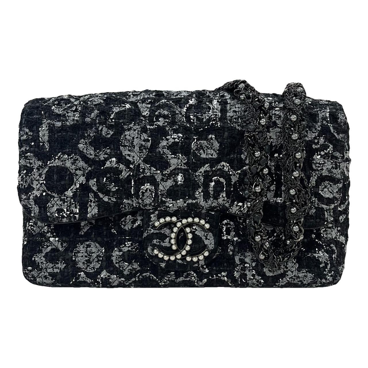 Timeless/Classique tweed crossbody bag
