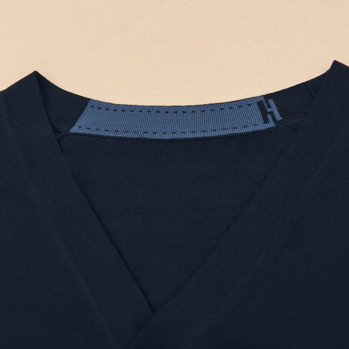"Detail H" buttoned cardigan