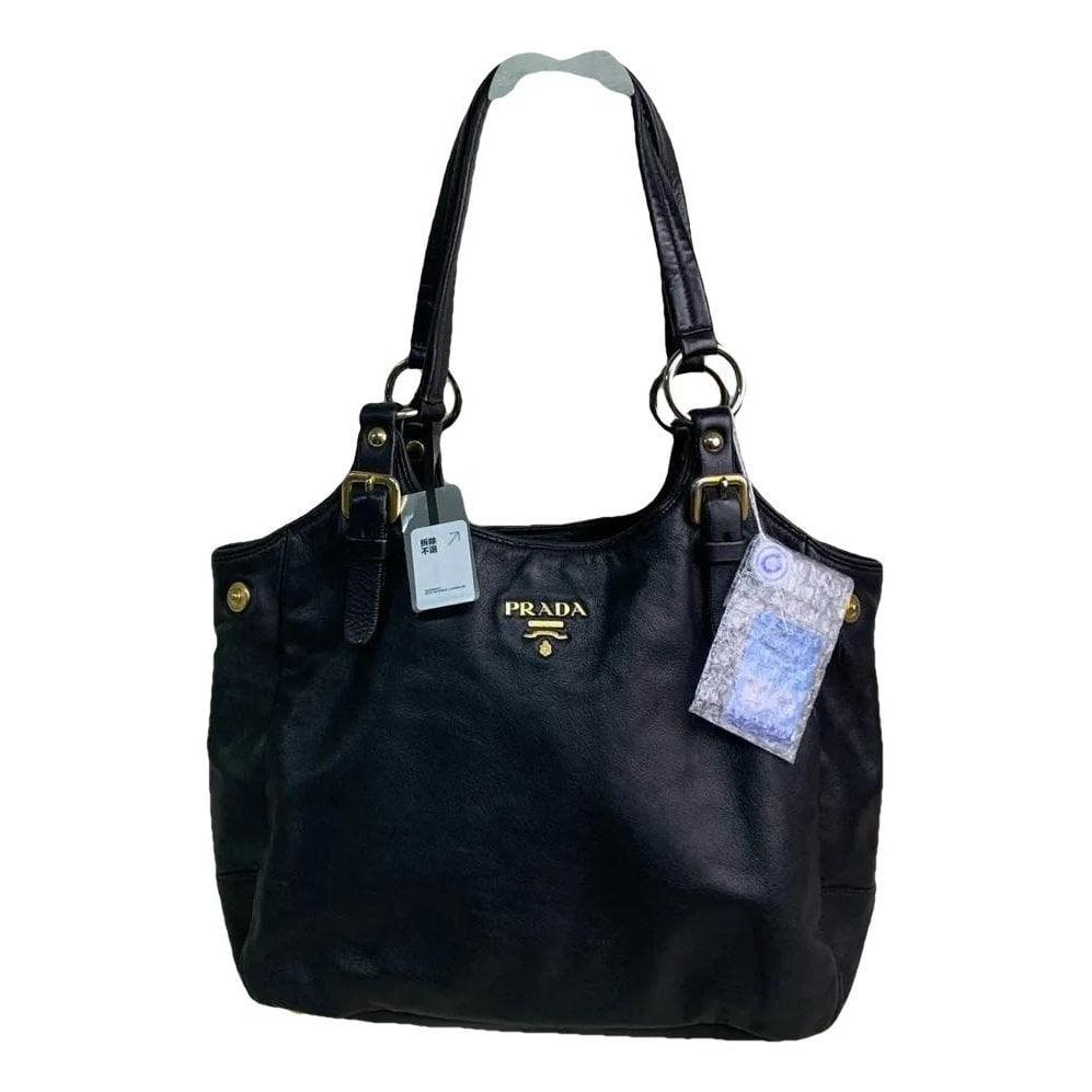 Monochrome leather handbag