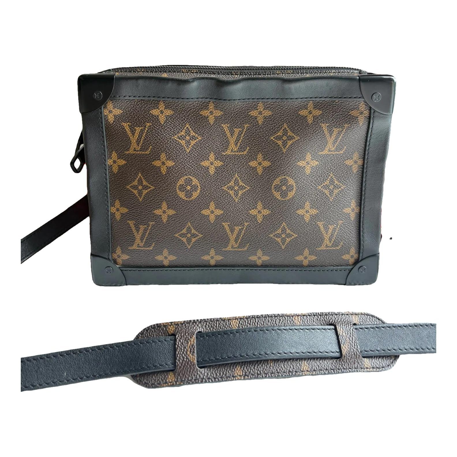 Pochette Trunk vinyl crossbody bag