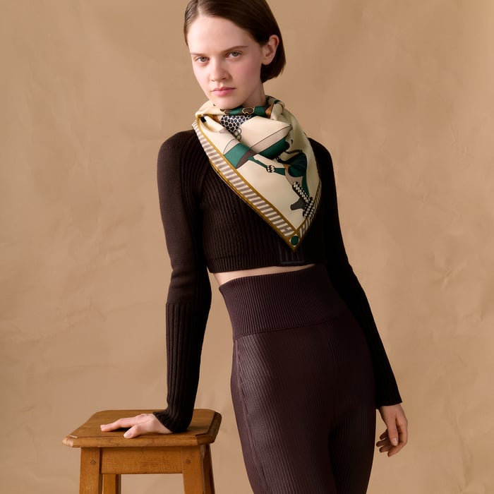 a Toute Allure Scarf 90
