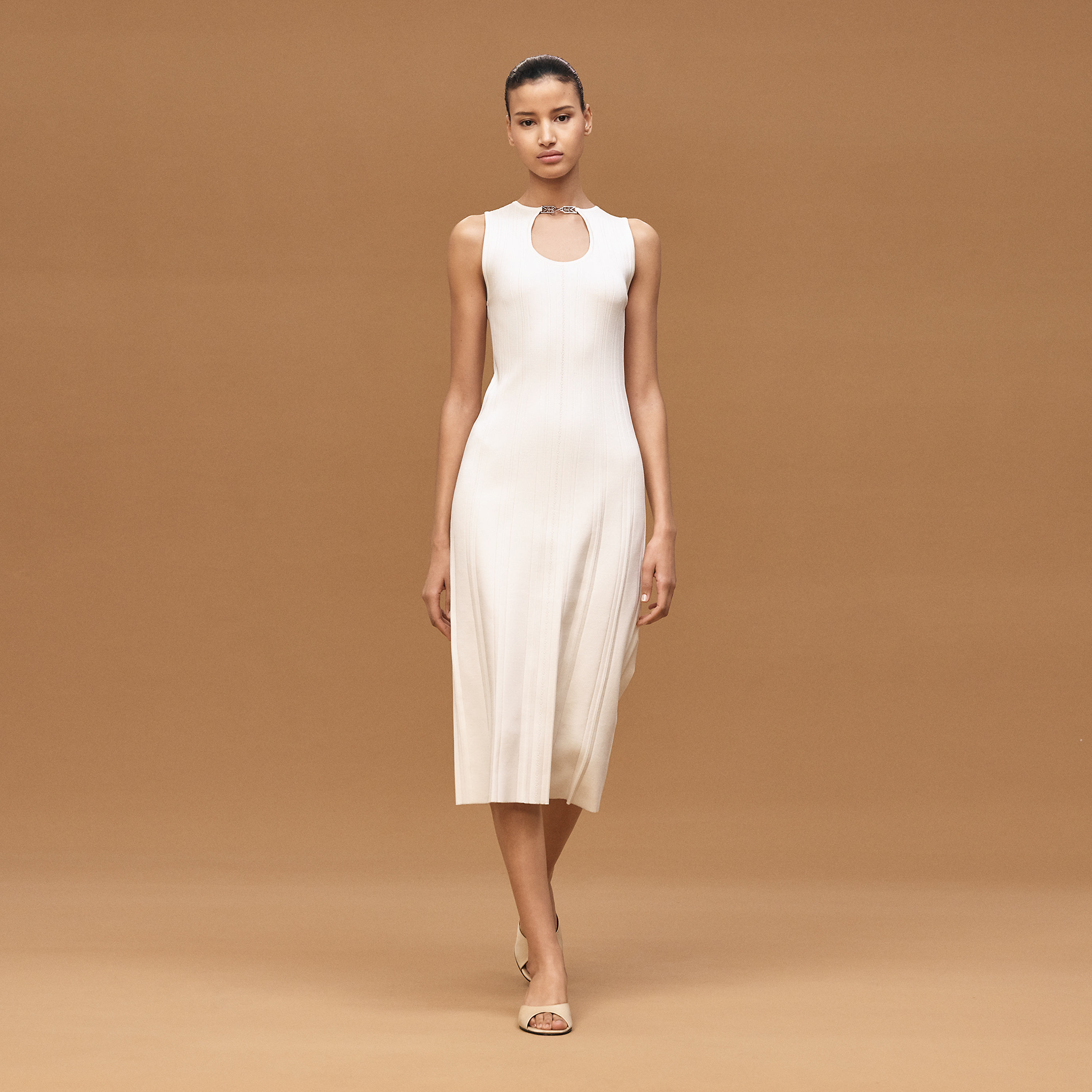 Robe longue sans manches
