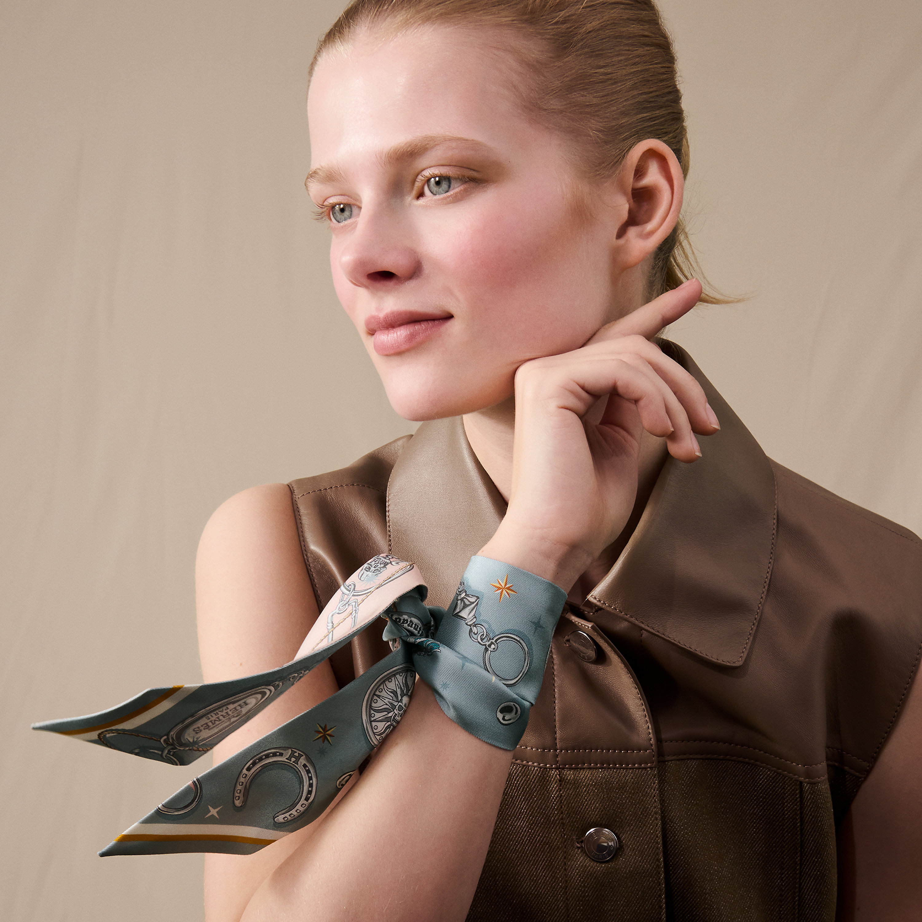 herm-s-c-est-la-fete-twilly-bleu-glacier-rose-poudre-gris-baguseek