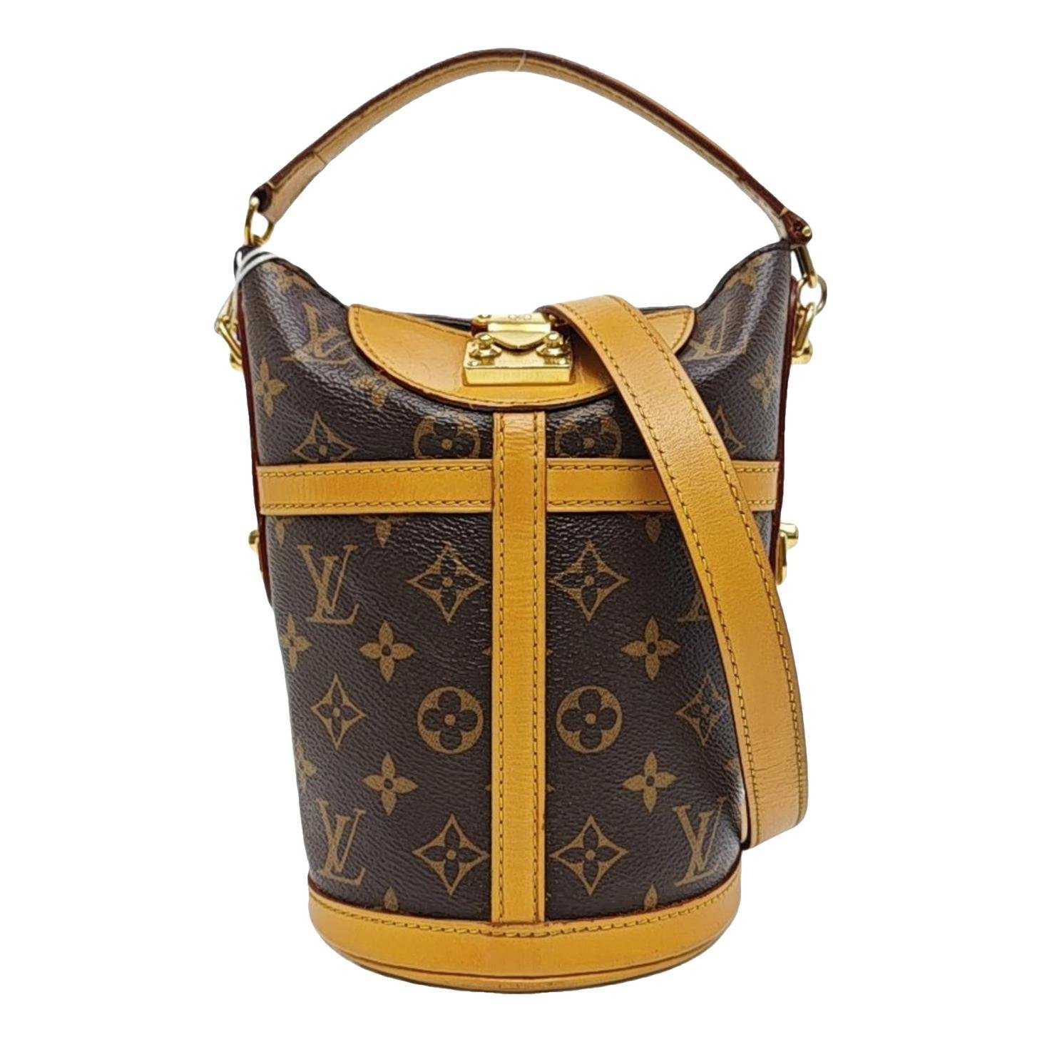 Duffle leather handbag