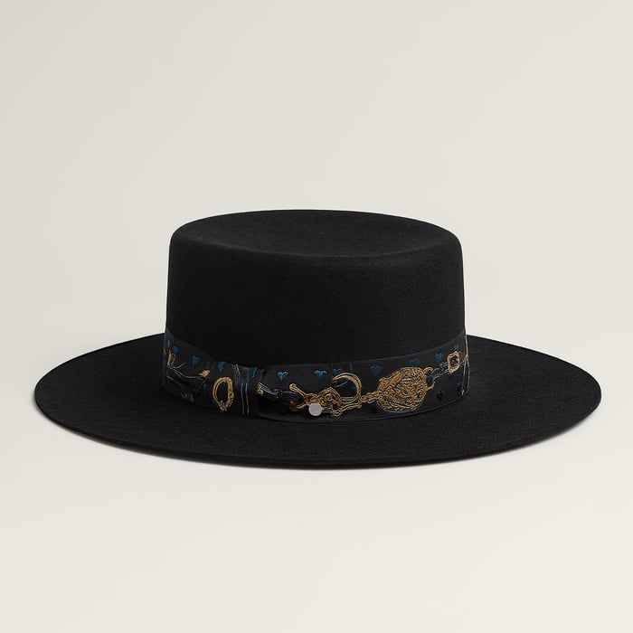 Noir Dakota Love Hat