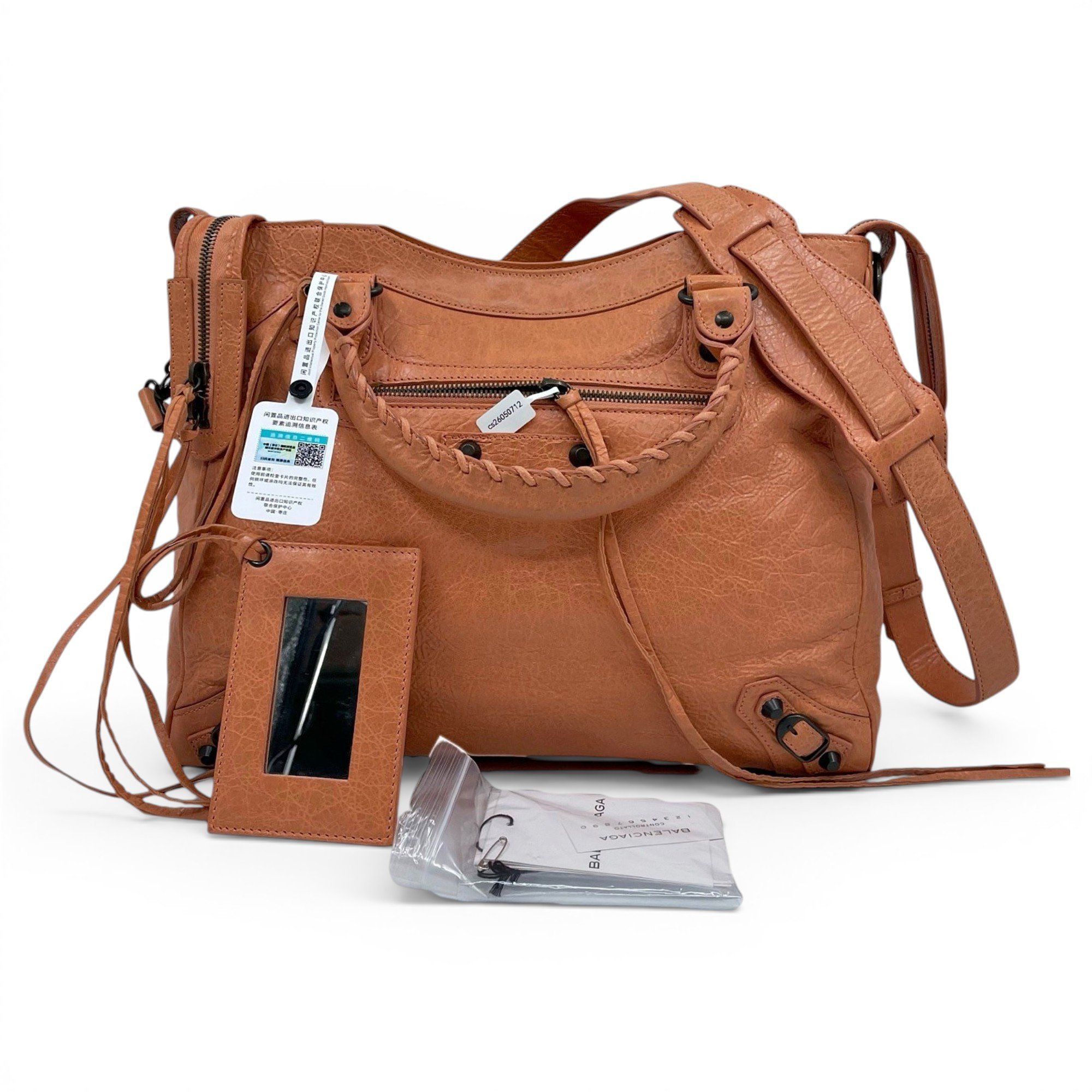 City leather crossbody bag