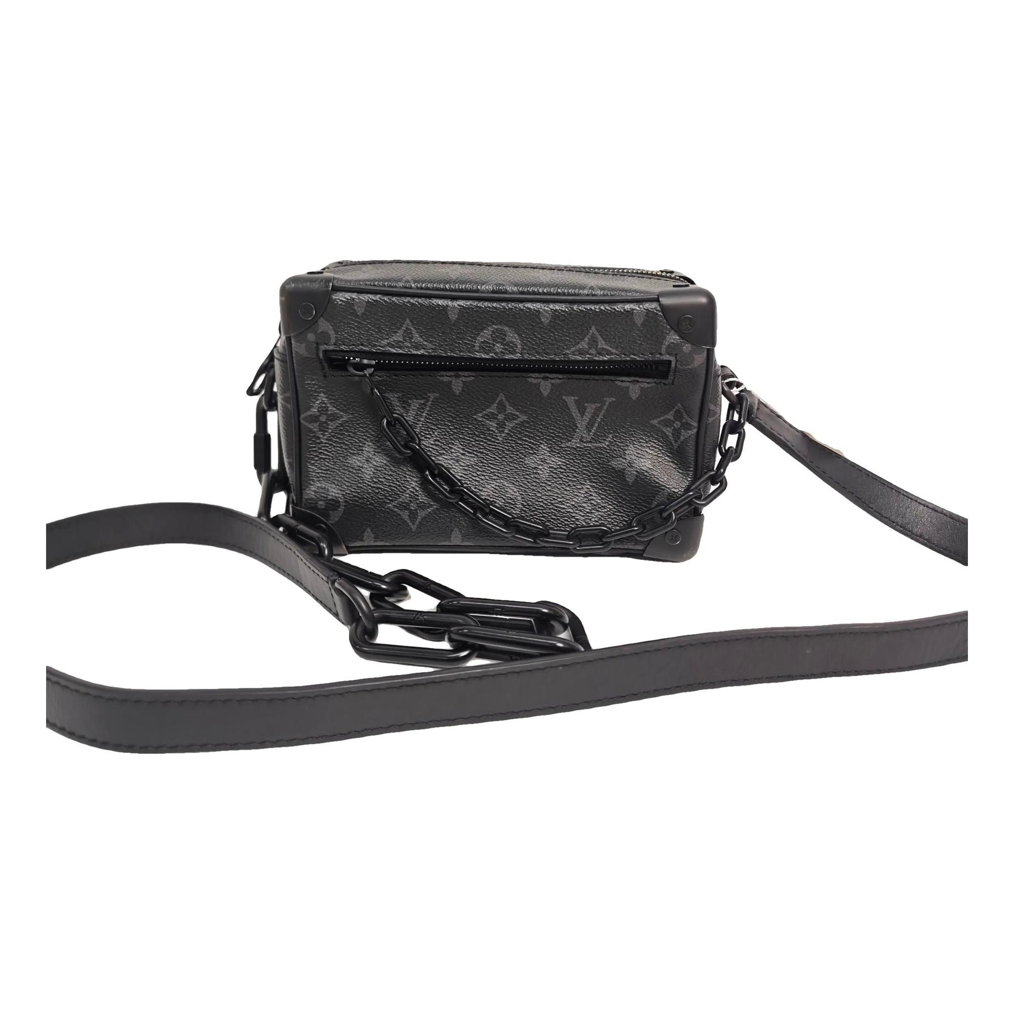Pochette Trunk vinyl handbag