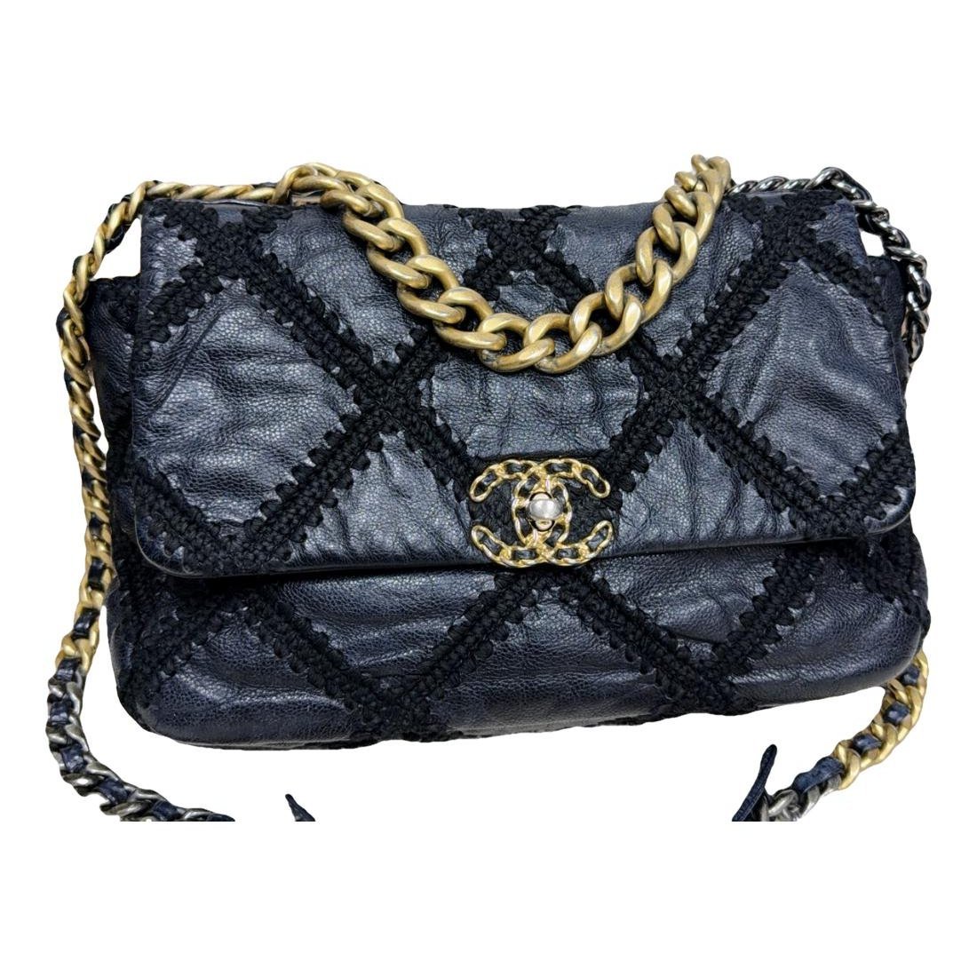 Chanel 19 leather handbag