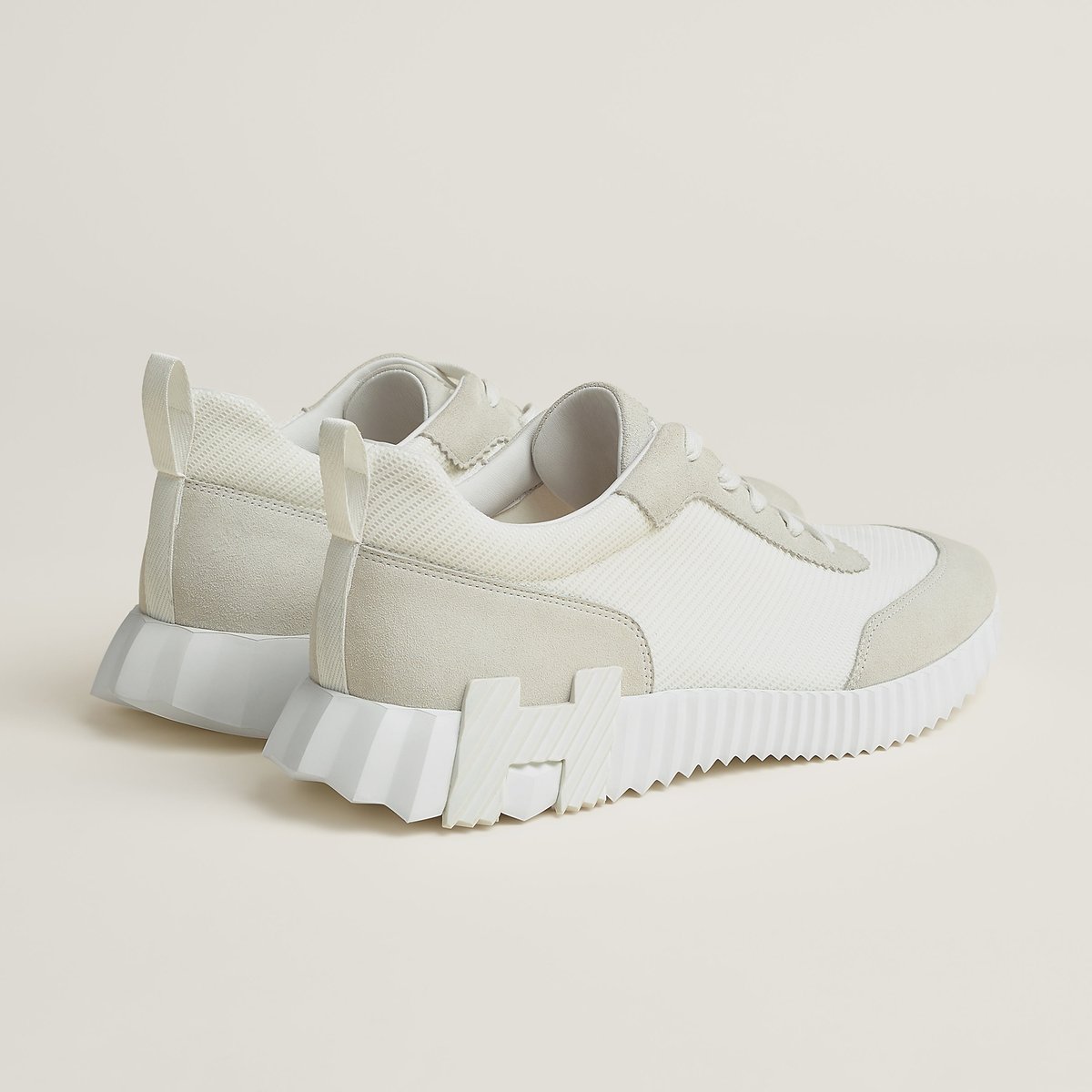 Sneakers Bouncing