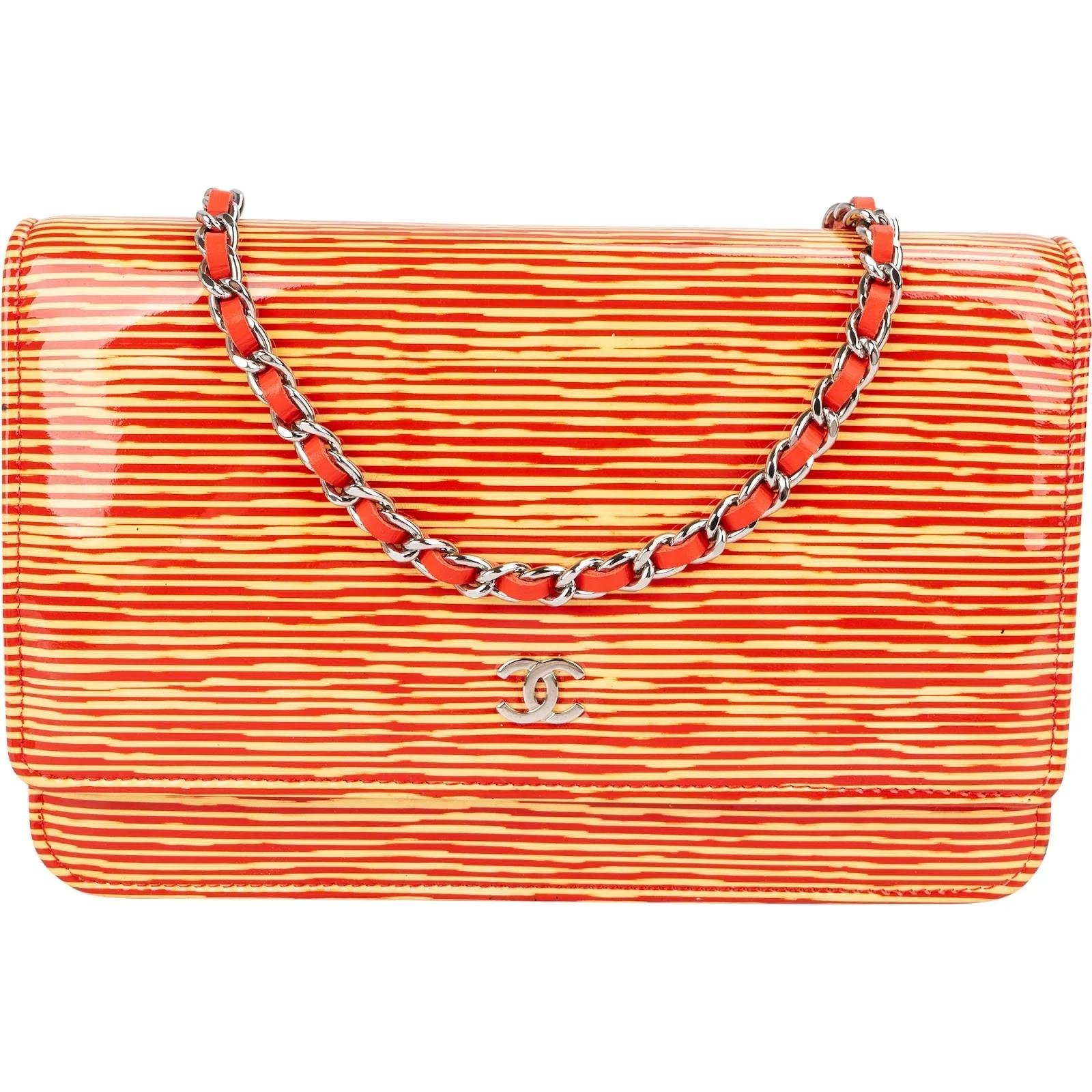 Wallet On Chain Timeless/Classique patent leather crossbody bag