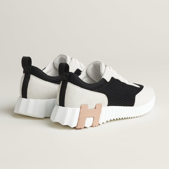 Bouncing Sneaker