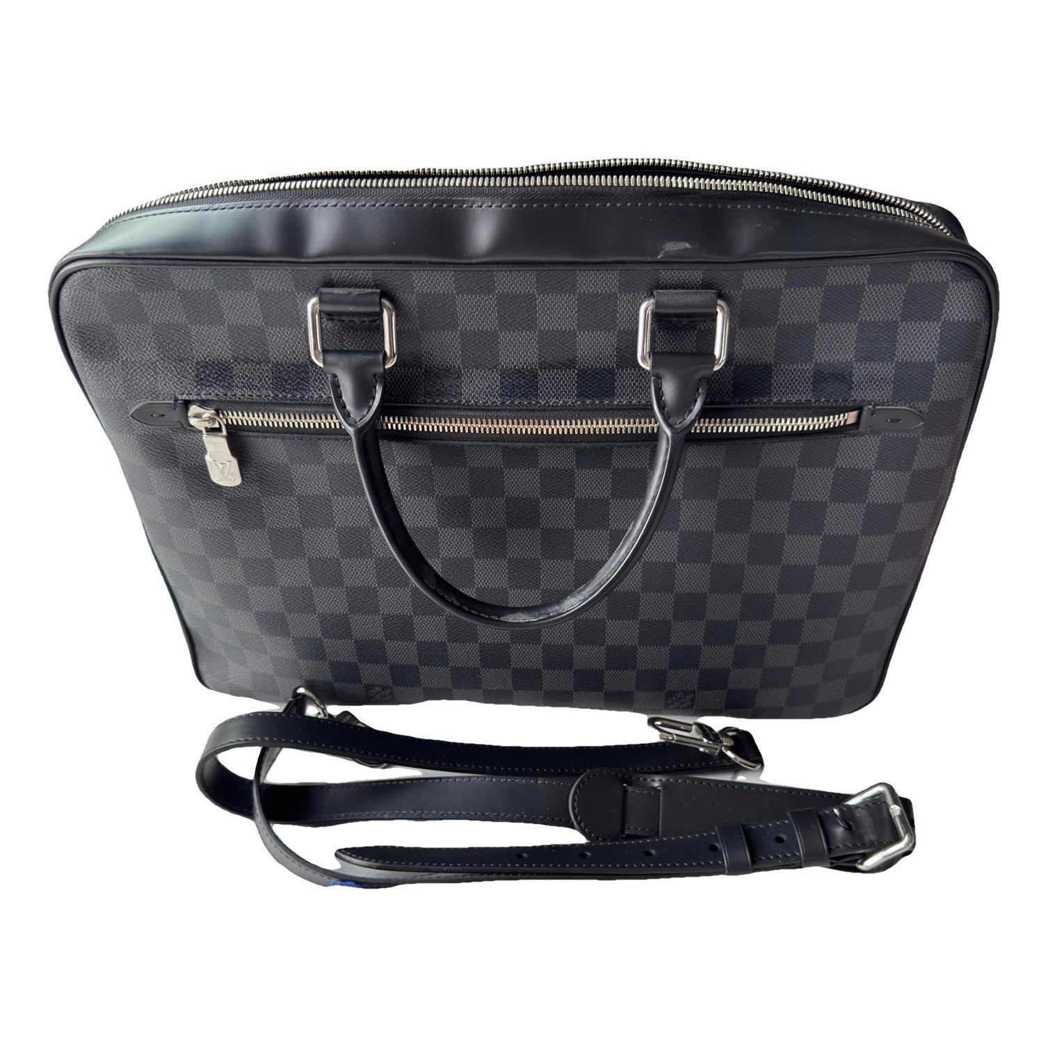 Leather travel bag