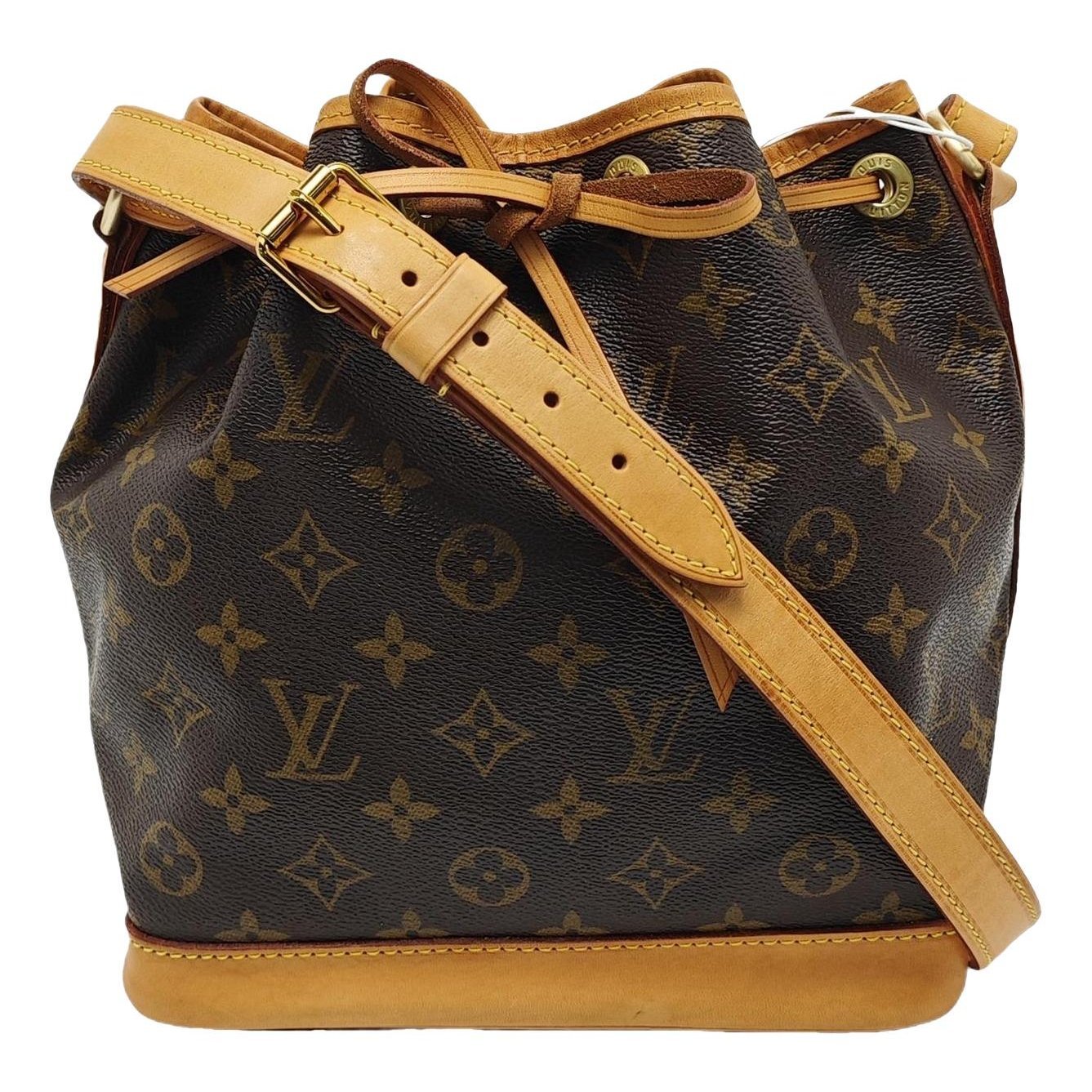 Nano Noé leather handbag