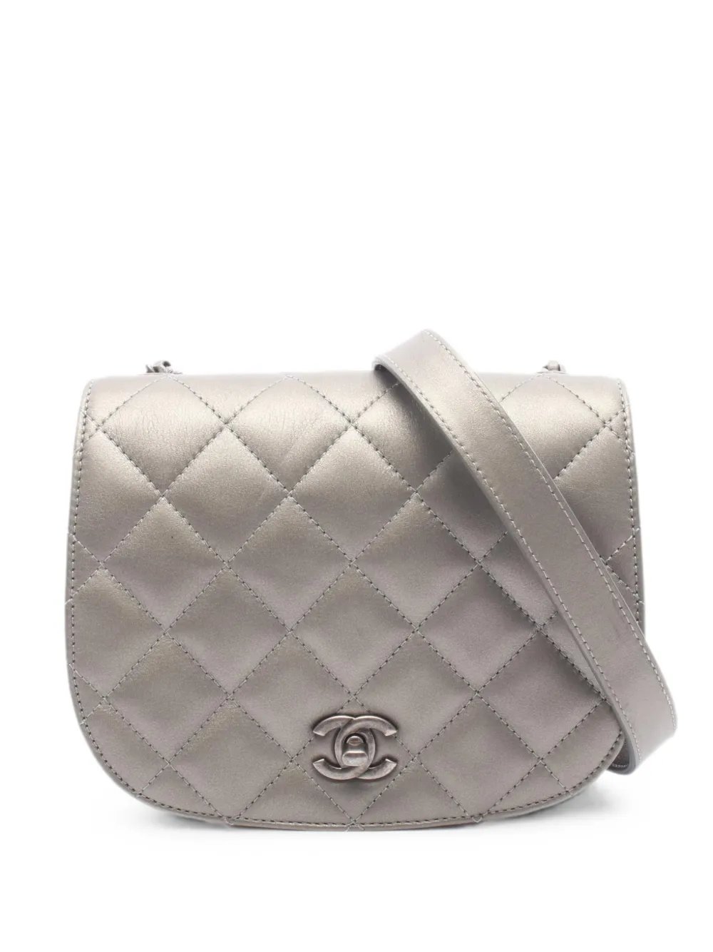2021s small Matelassé round-flap shoulder bag