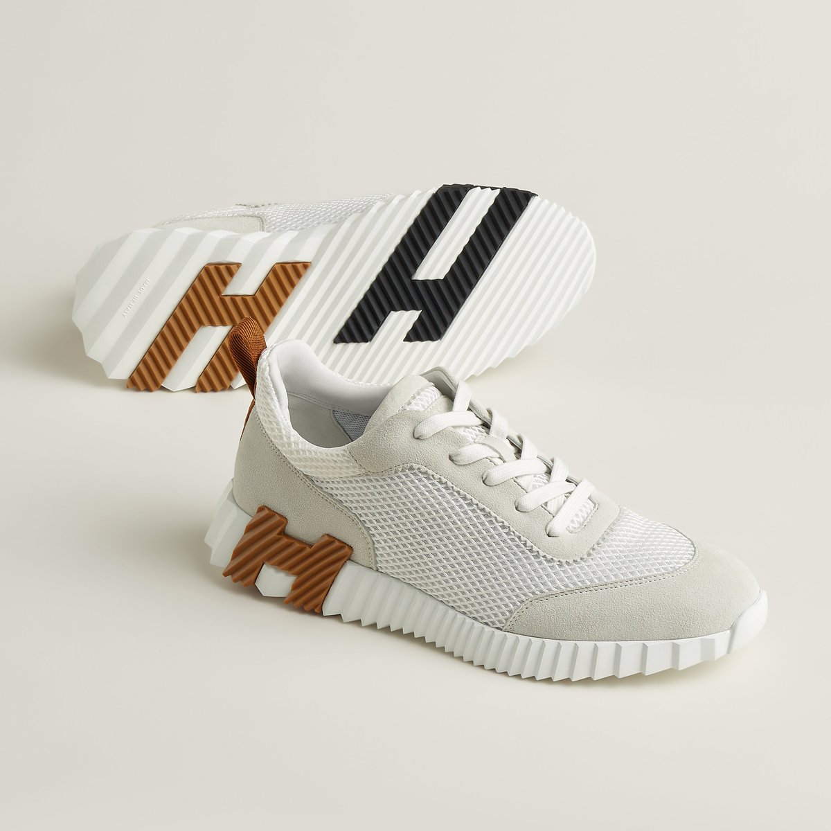 Bouncing sneaker