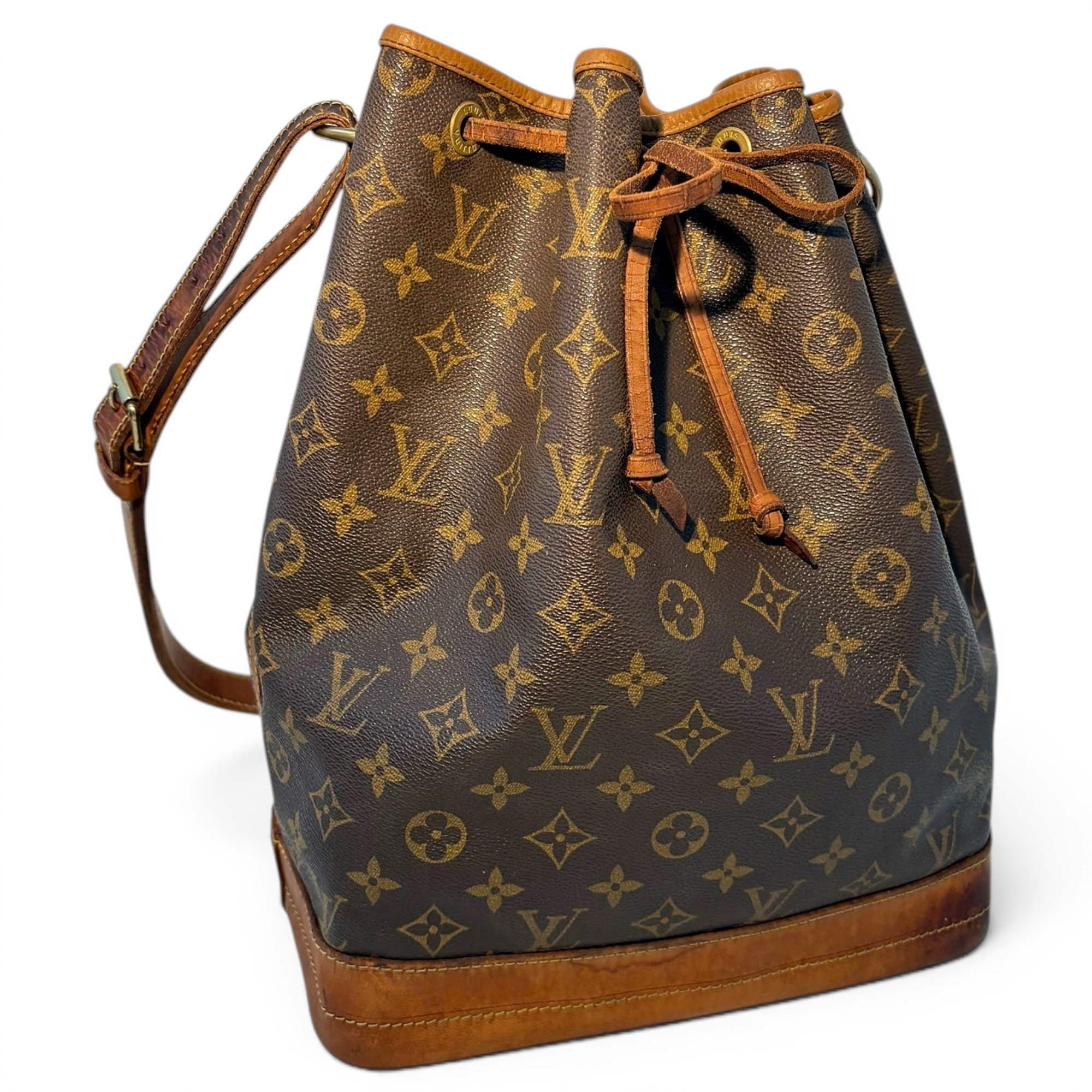 Noé leather handbag