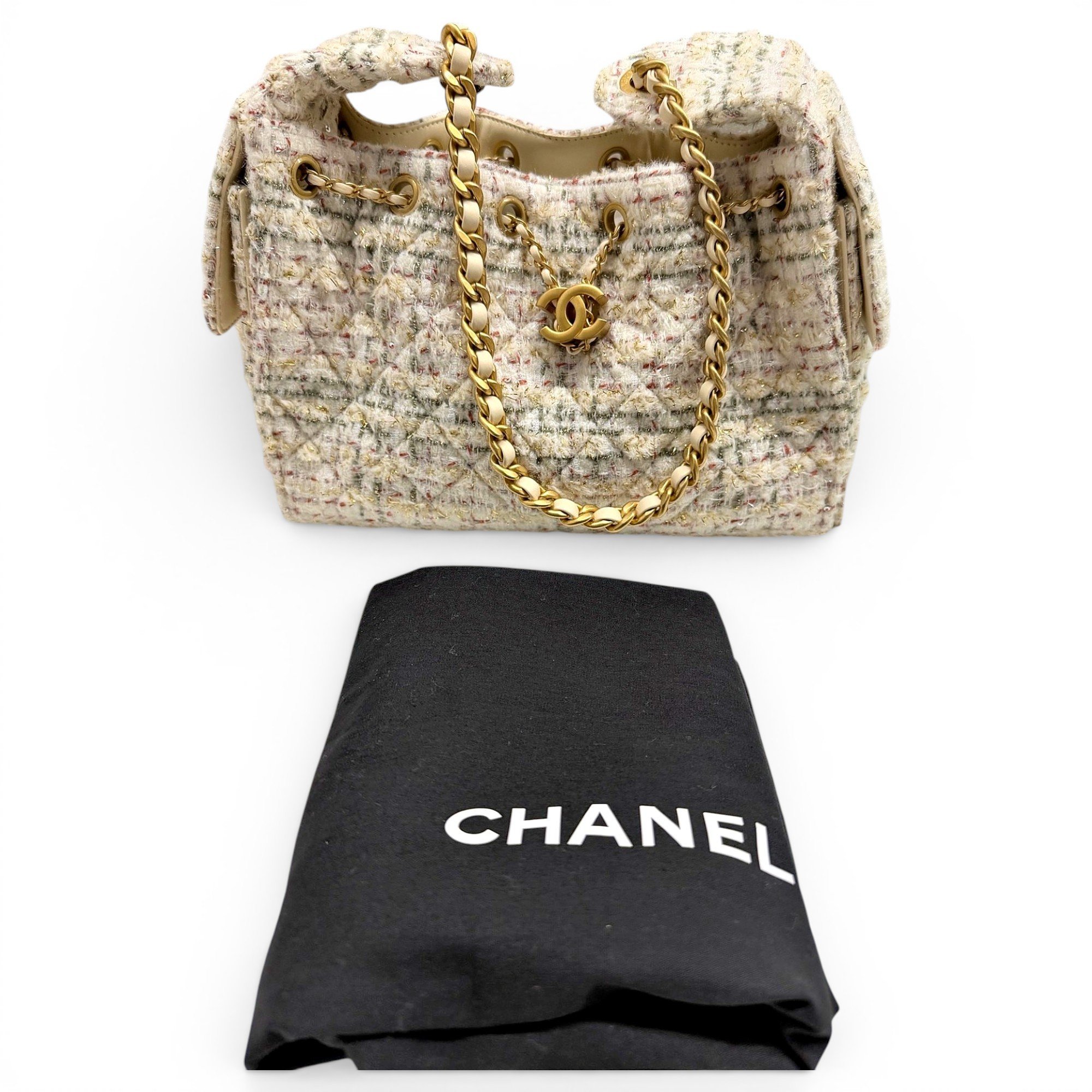 Chanel 25 tweed handbag