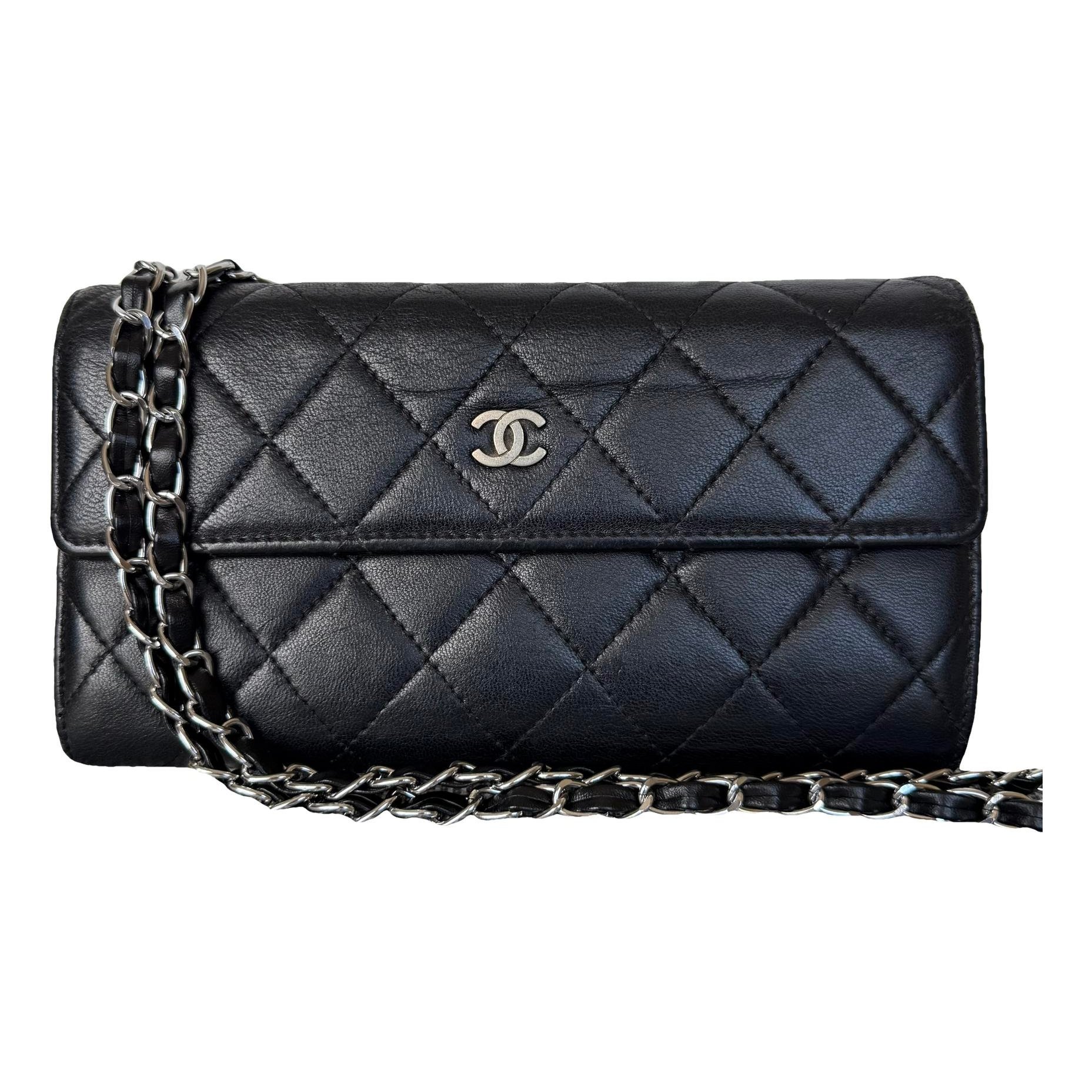 Wallet On Chain Timeless/Classique leather crossbody bag