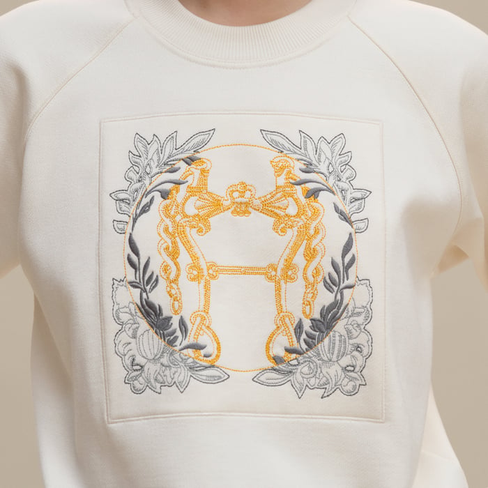 Blanc Cassé "Della Cavalleria" Raglan Sleeve Embroidered Sweatshirt