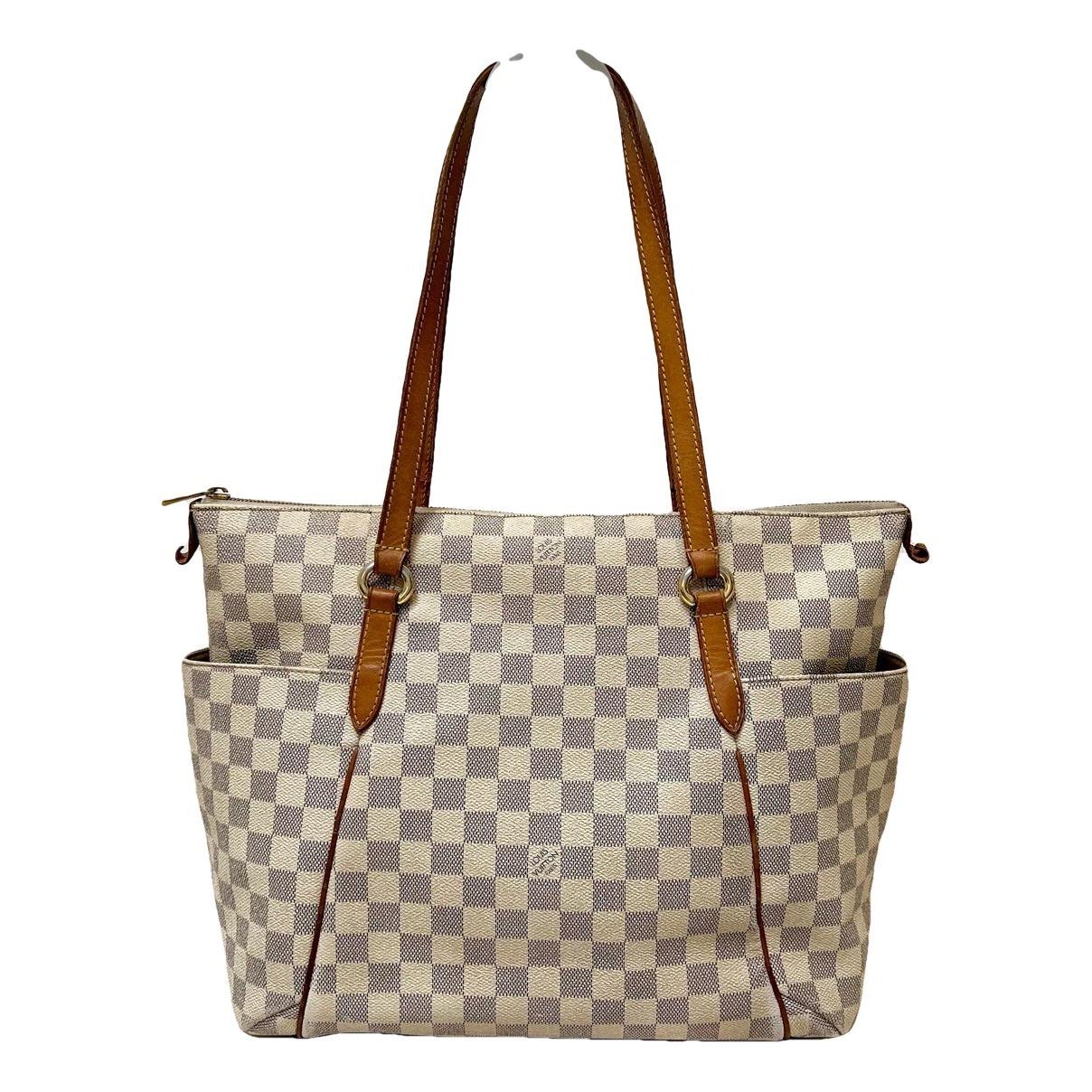 Totally leather handbag
