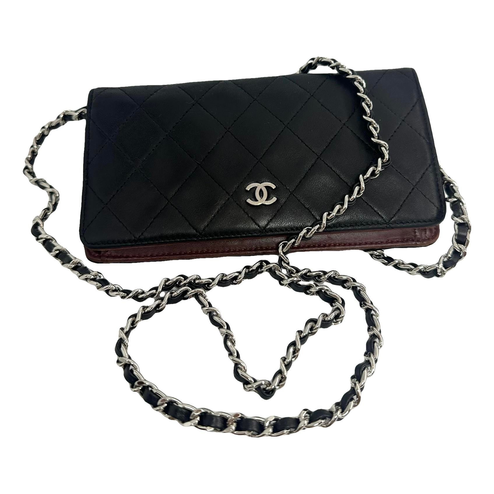 Wallet On Chain leather crossbody bag